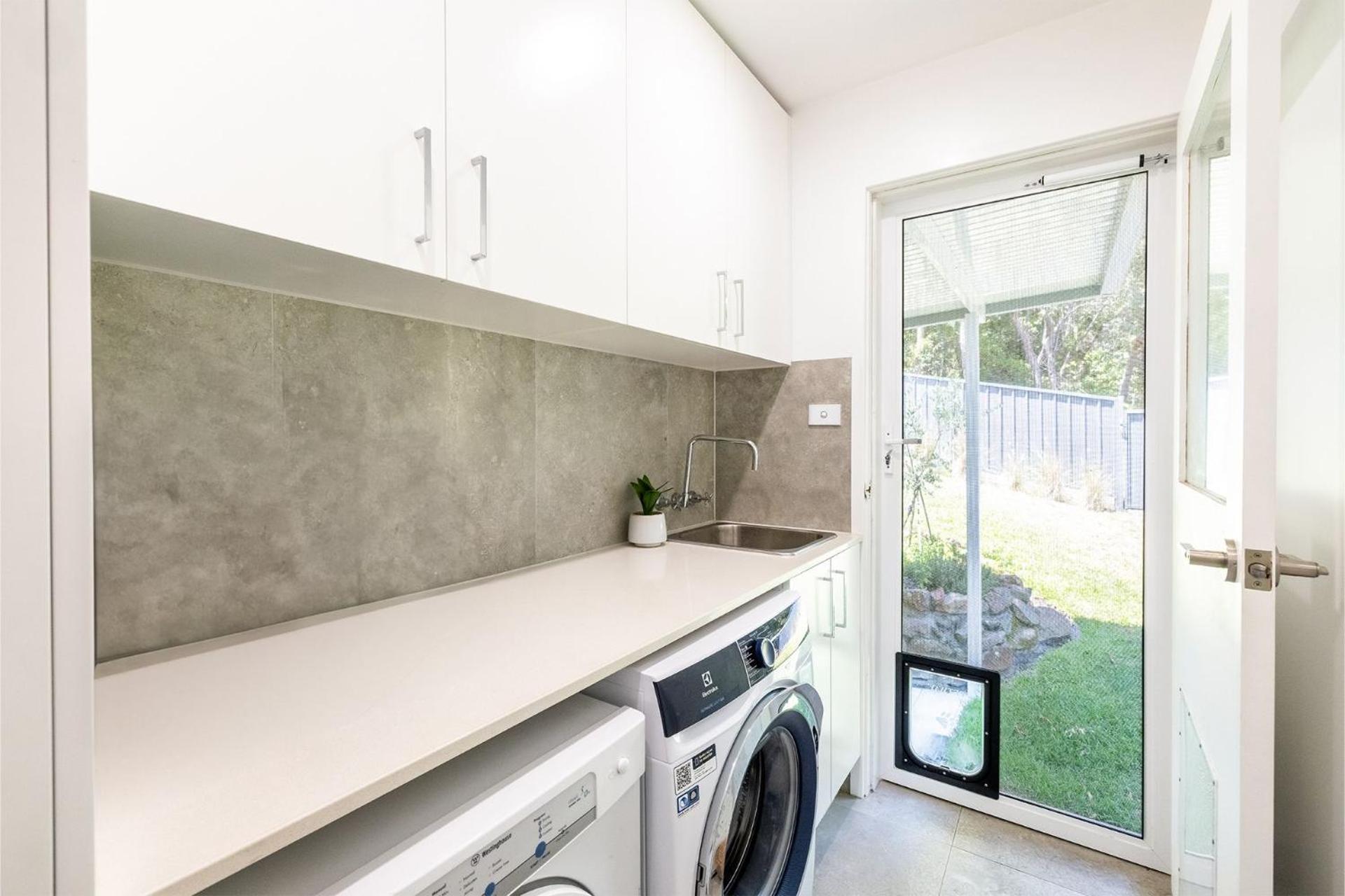 Compass Rose, 95 Ronald Avenue- Wifi, Aircon, Boat Parking, Linen