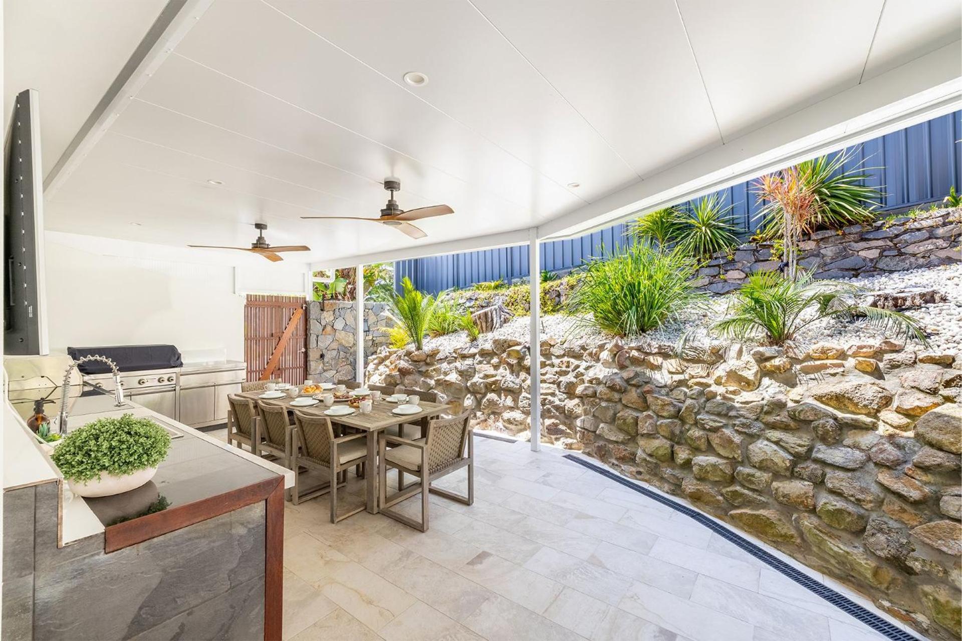 Compass Rose, 95 Ronald Avenue- Wifi, Aircon, Boat Parking, Linen