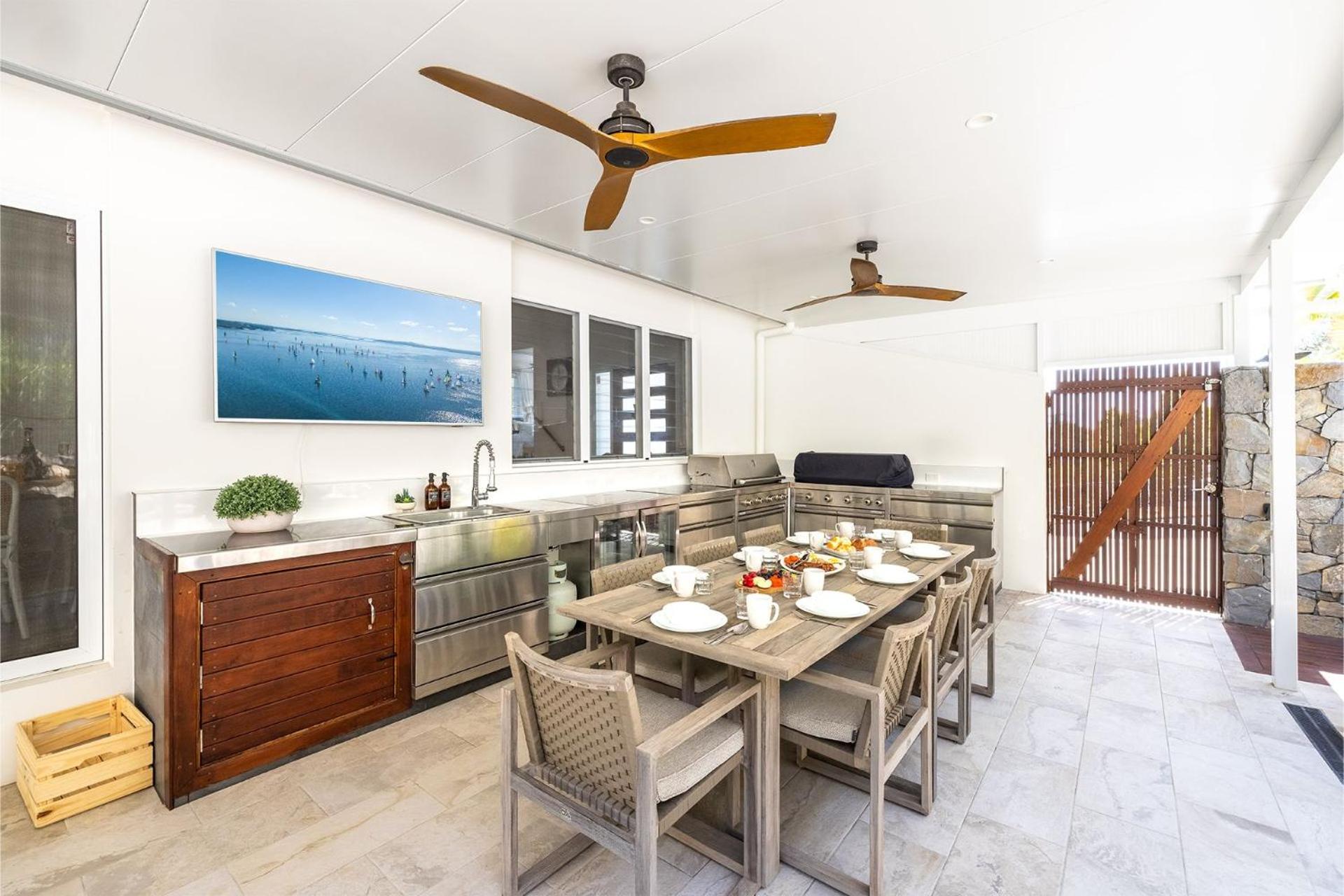 Compass Rose, 95 Ronald Avenue- Wifi, Aircon, Boat Parking, Linen