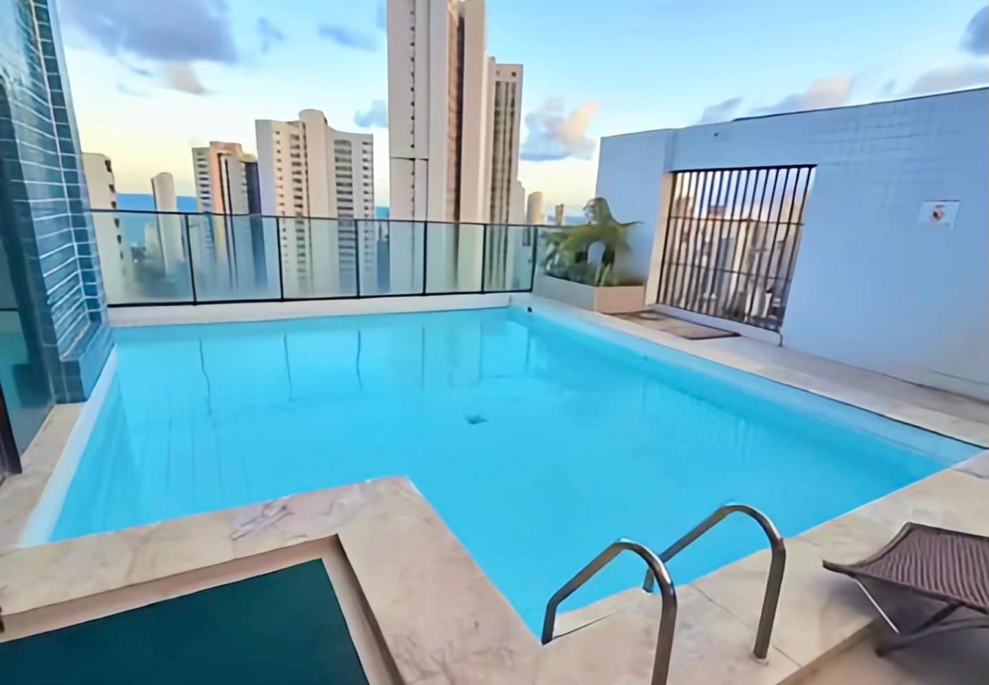 FLAT Praia Boa Viagem - Piscina no ROFTOP - Garagem & WIFI - REFORMADO - Ar condicionado - 24H CHECK IN - Shopping Recife - Enxoval Incluso