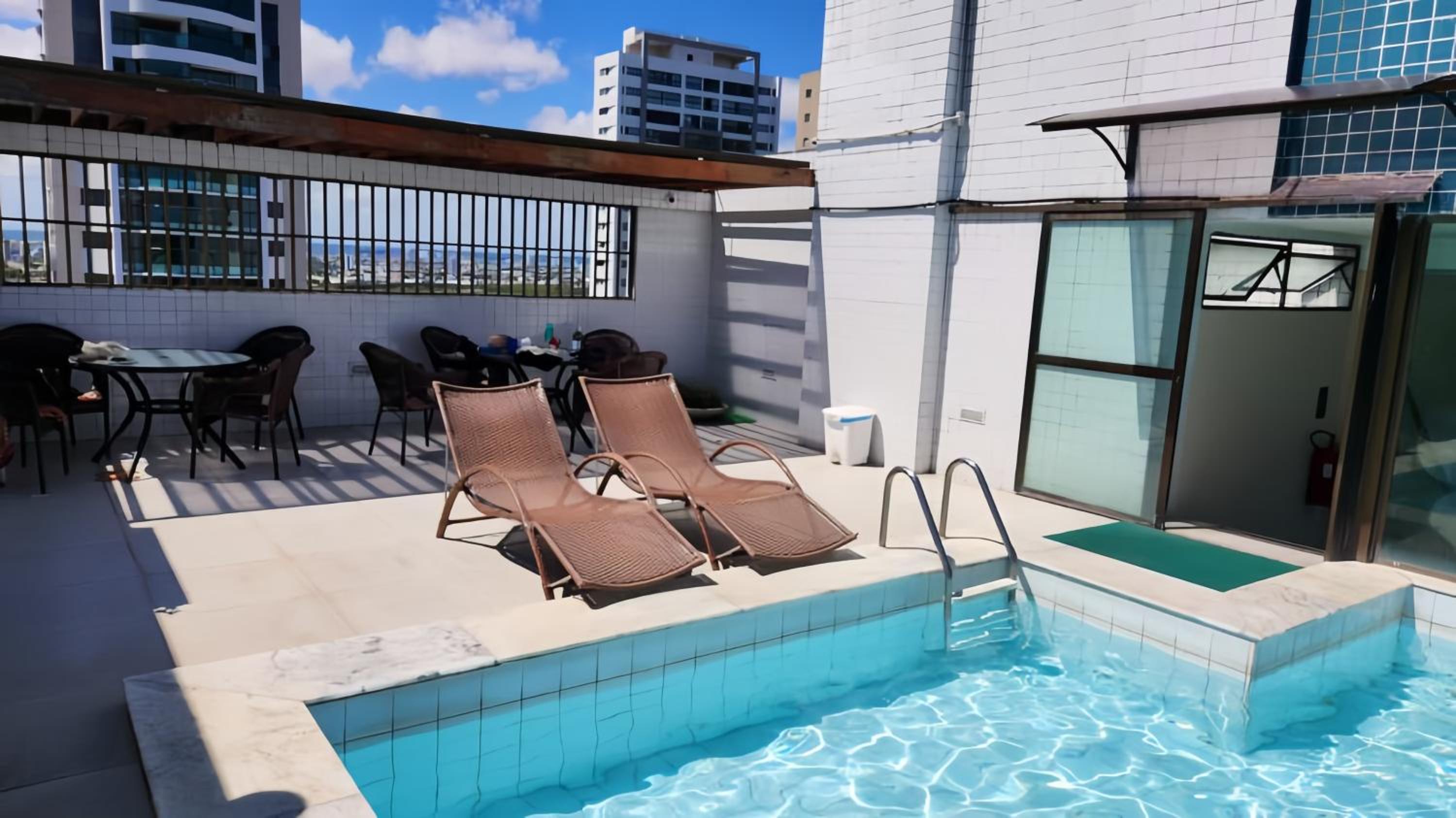 FLAT Praia Boa Viagem - Piscina no ROFTOP - Garagem & WIFI - REFORMADO - Ar condicionado - 24H CHECK IN - Shopping Recife - Enxoval Incluso