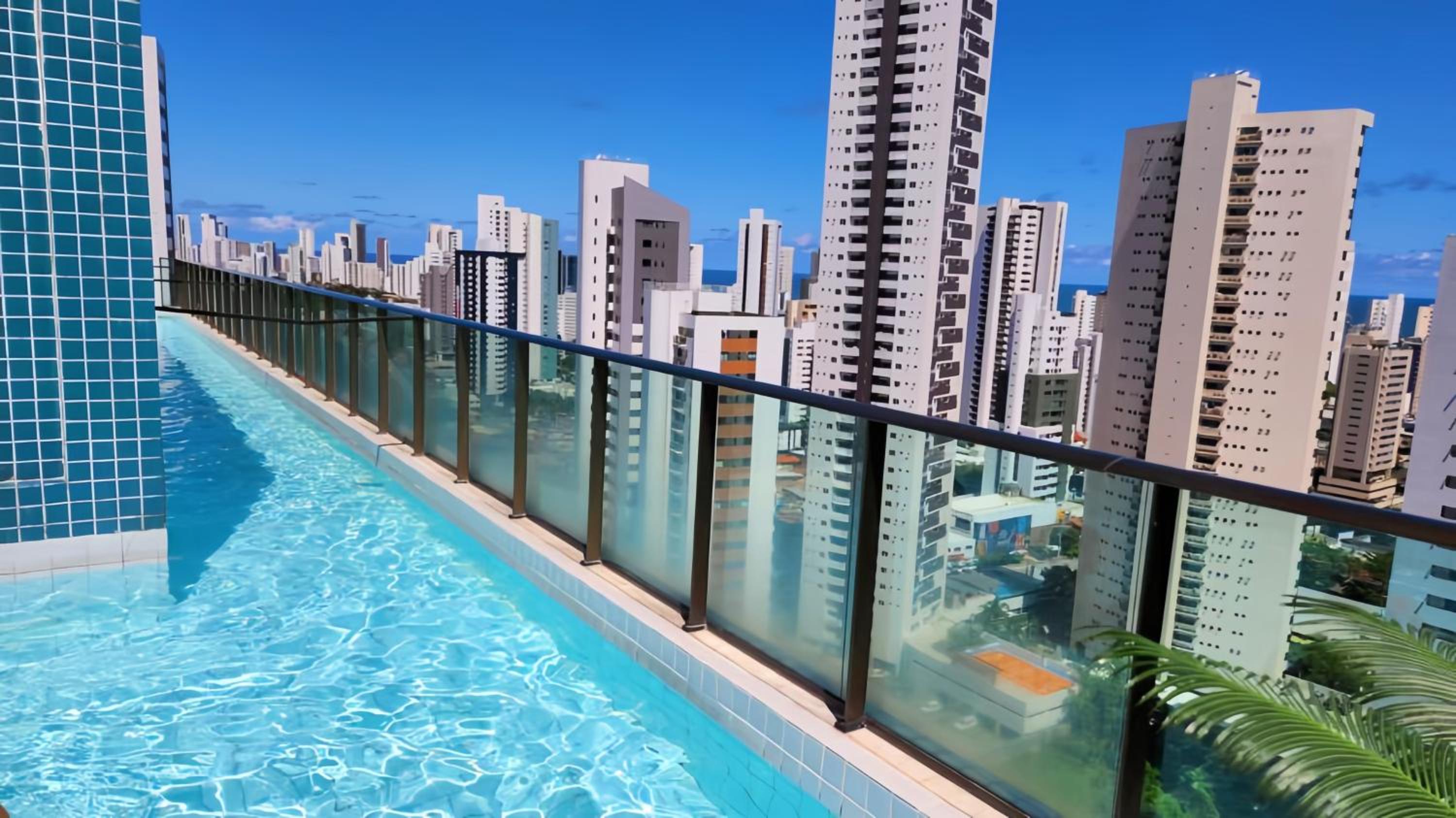 FLAT Praia Boa Viagem - Piscina no ROFTOP - Garagem & WIFI - REFORMADO - Ar condicionado - 24H CHECK IN - Shopping Recife - Enxoval Incluso
