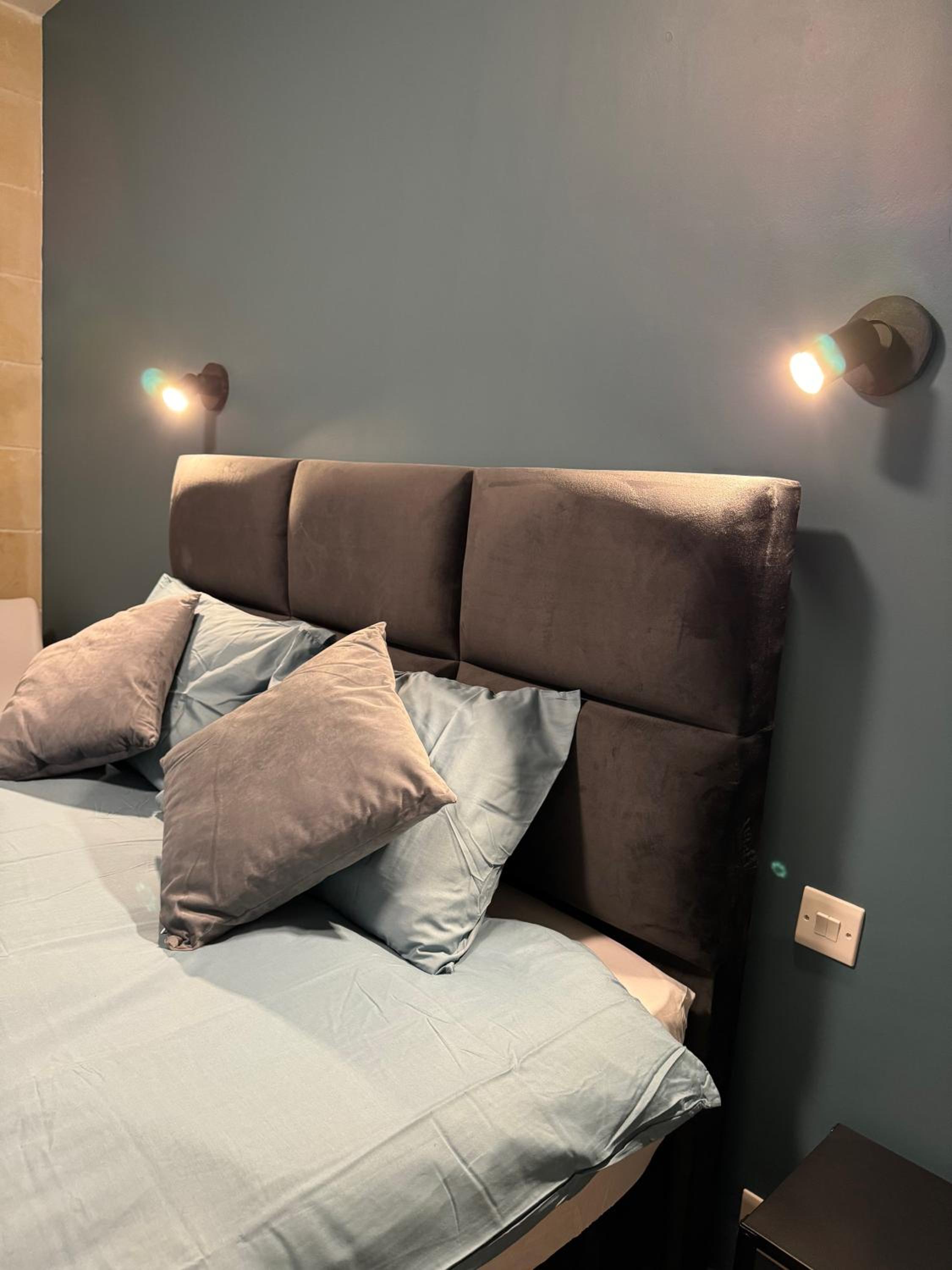 Capital Heights Room, Victoria