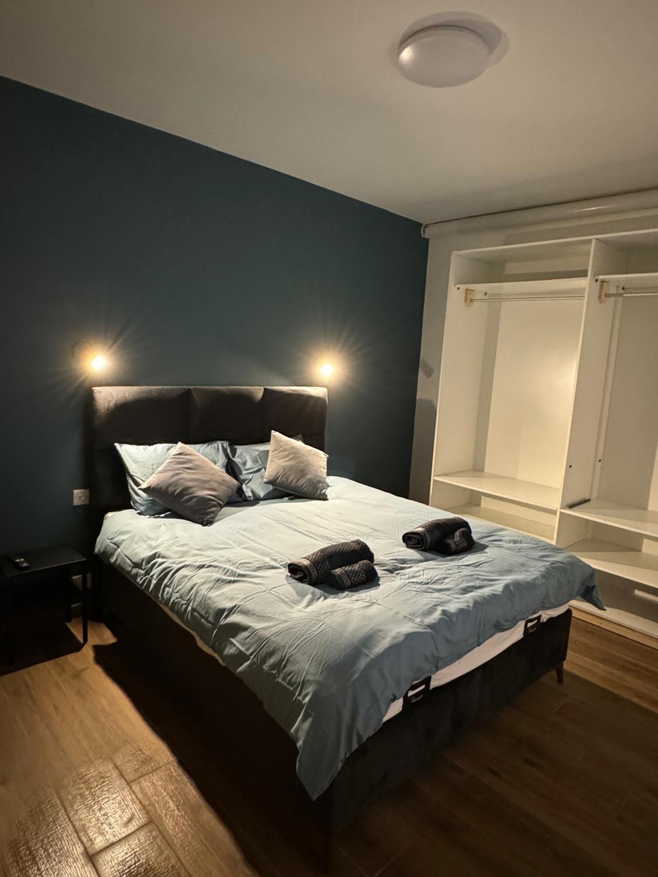 Capital Heights Room, Victoria