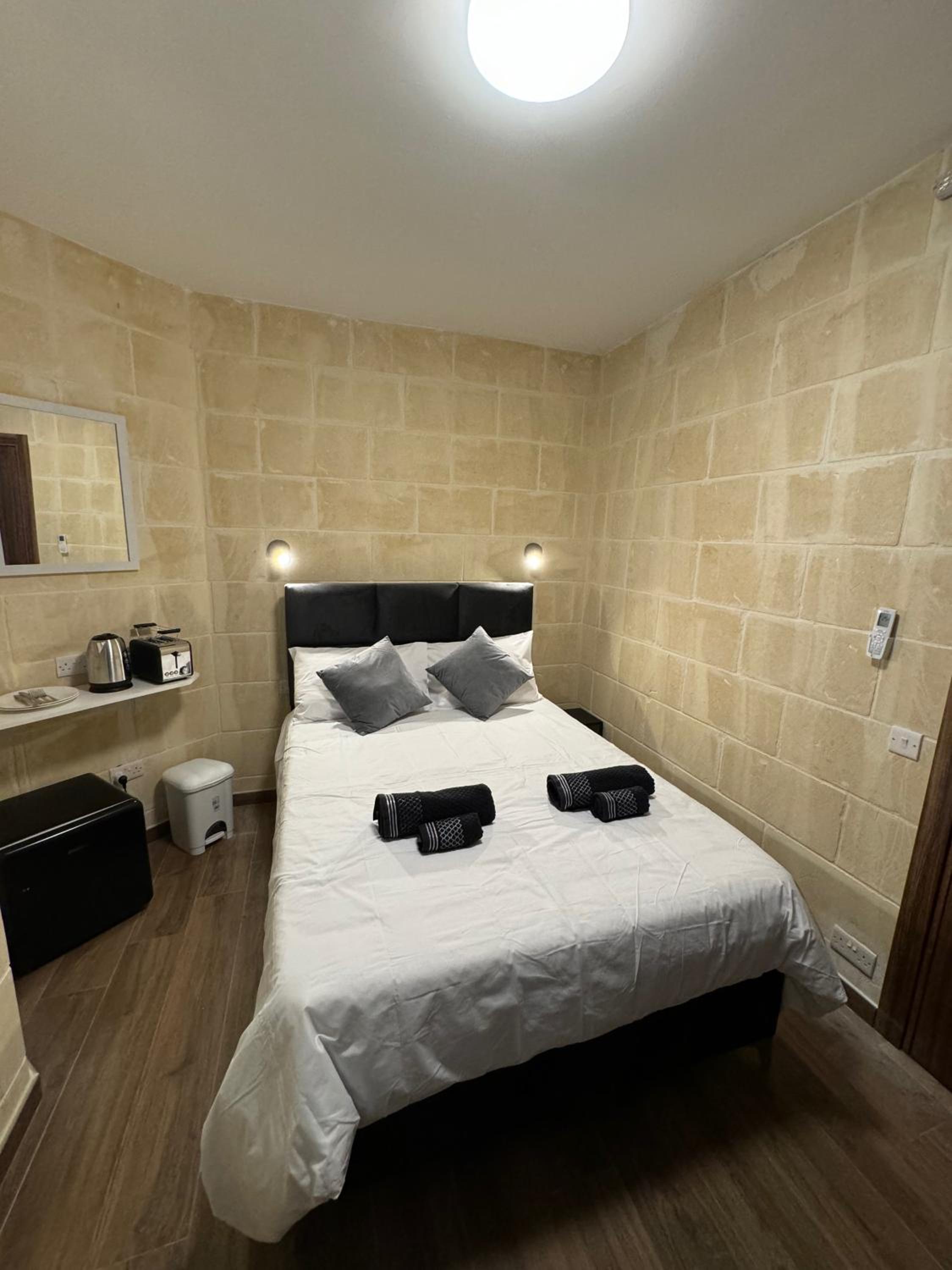 Capital Heights Room, Victoria