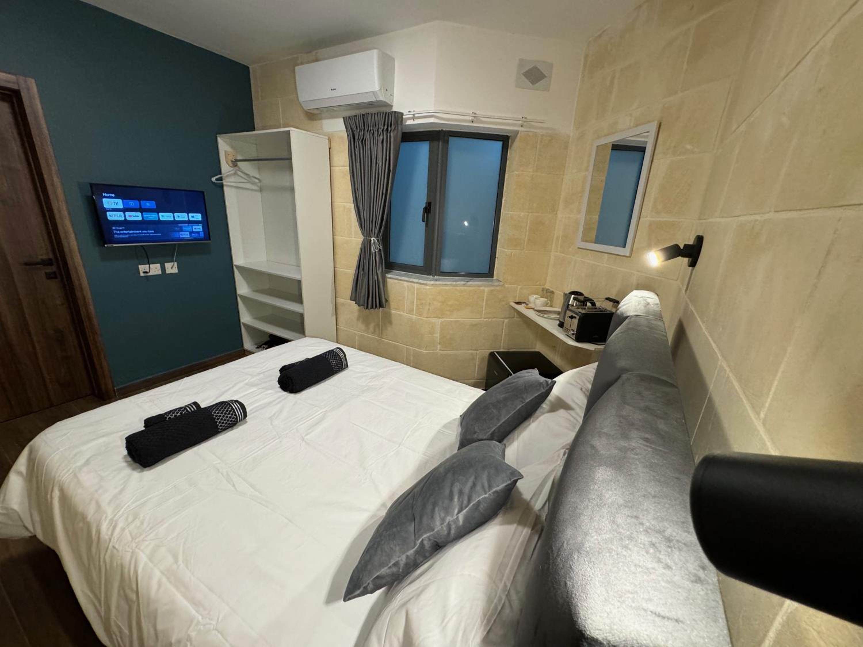 Capital Heights Room, Victoria