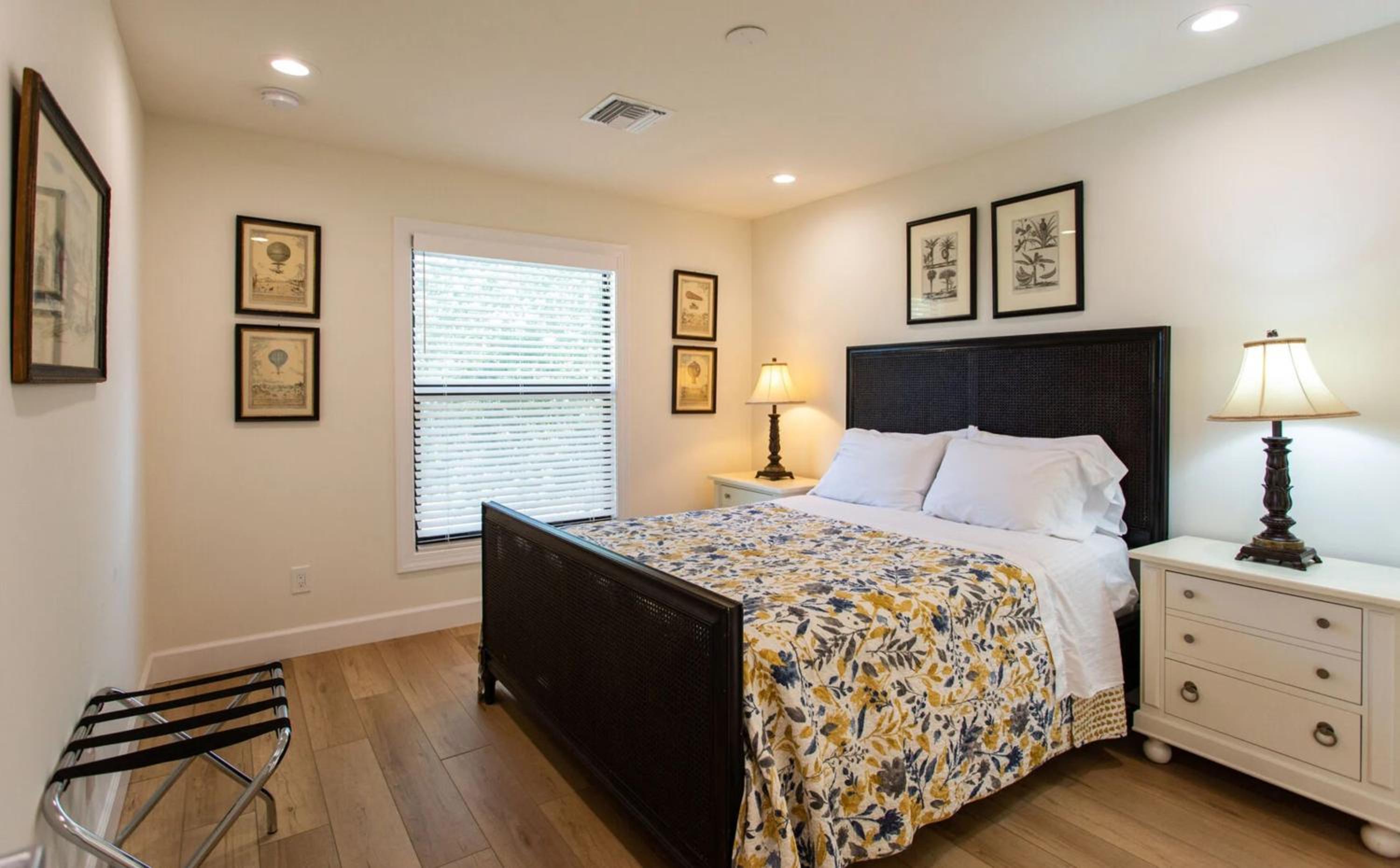 Sorrento - Spacious 5BR 4,5BA Home with Private pool & hot tub, ideal for families and groups! Pet friendly with plenty of comfort and space, Short walk to view 4