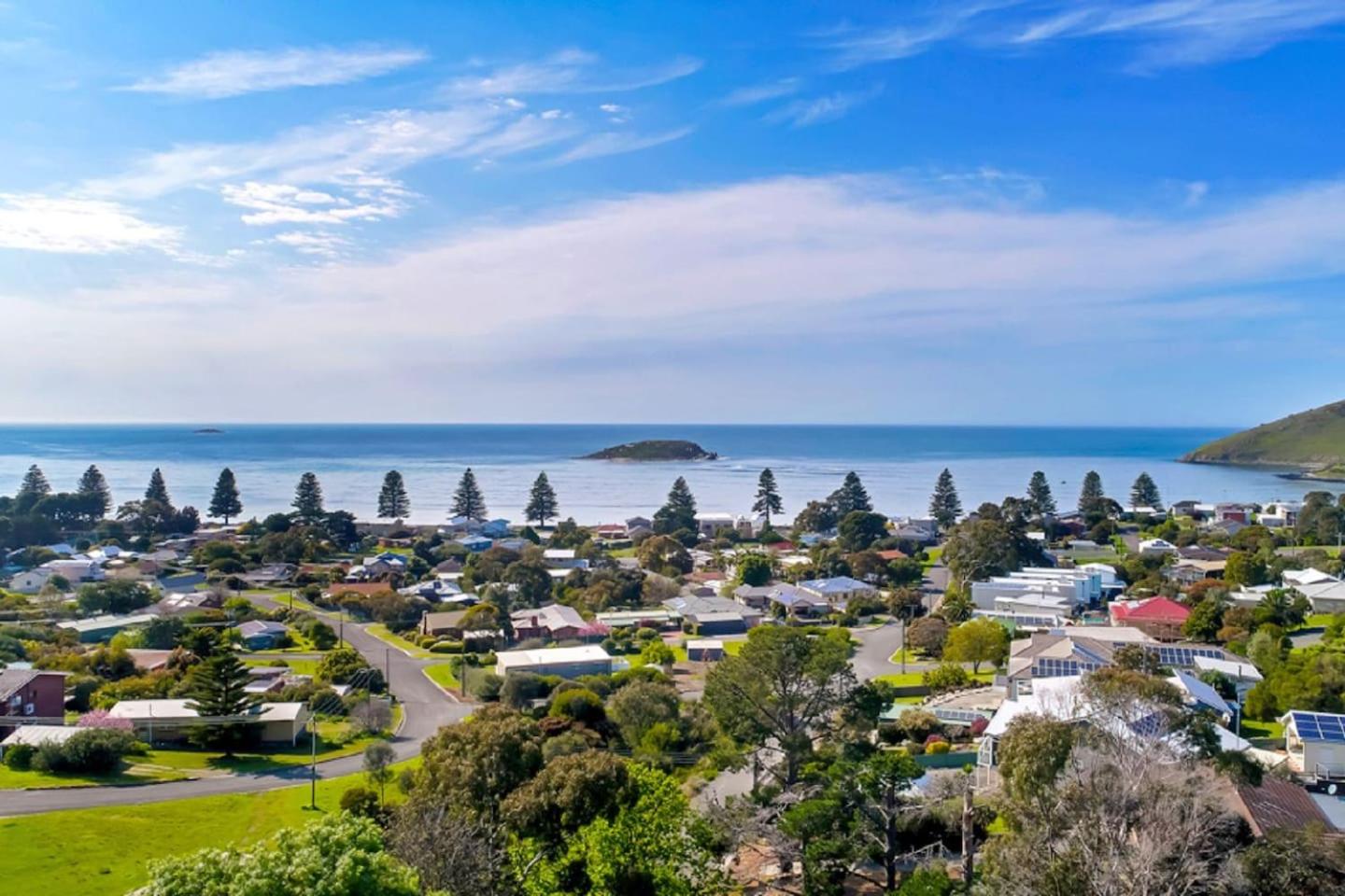 Uninterrupted Views Encounter Bay - BYO Linen