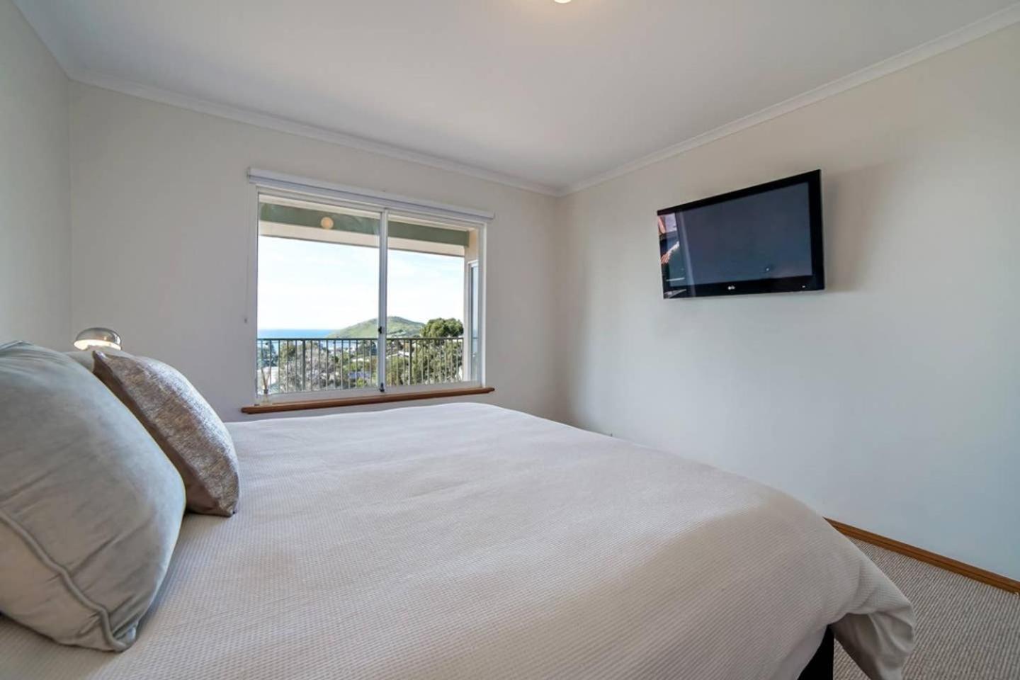 Uninterrupted Views Encounter Bay - BYO Linen