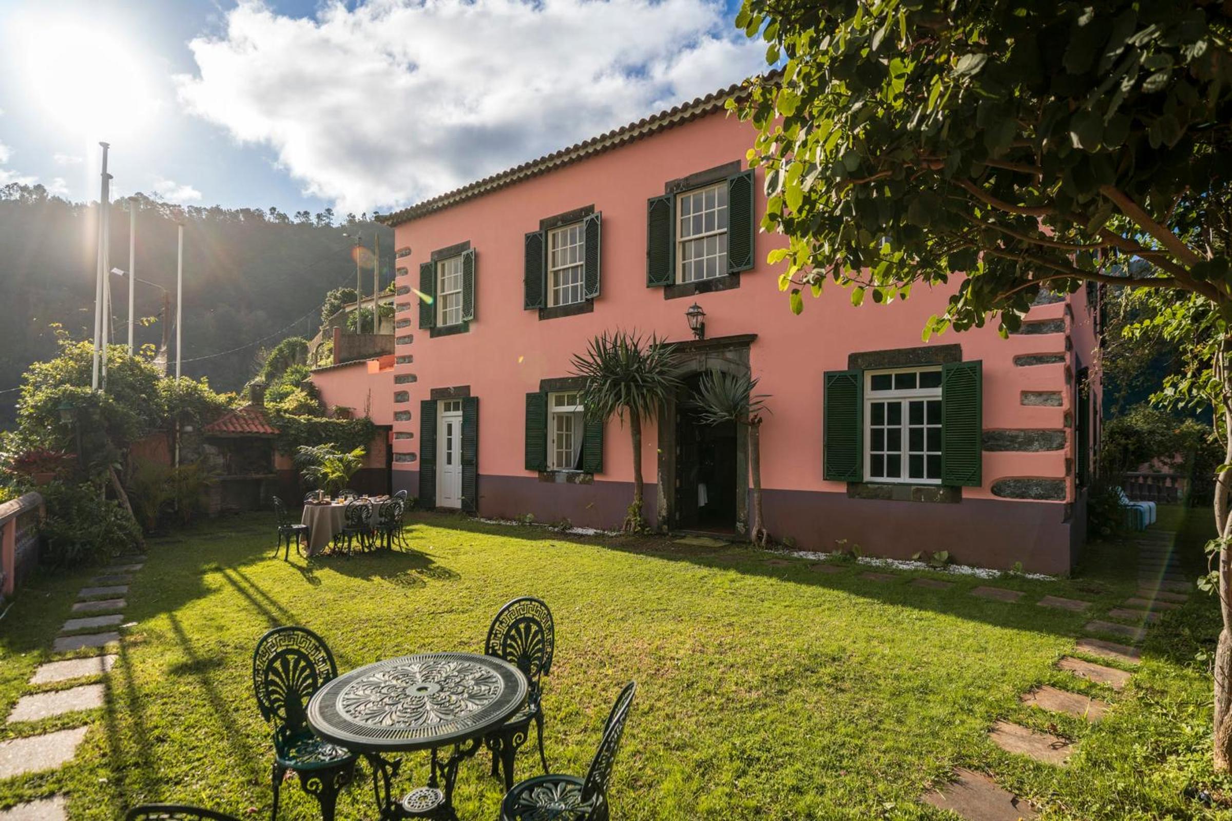 Casa da Fajã Alta - With breakfast included, by An Island Apart
