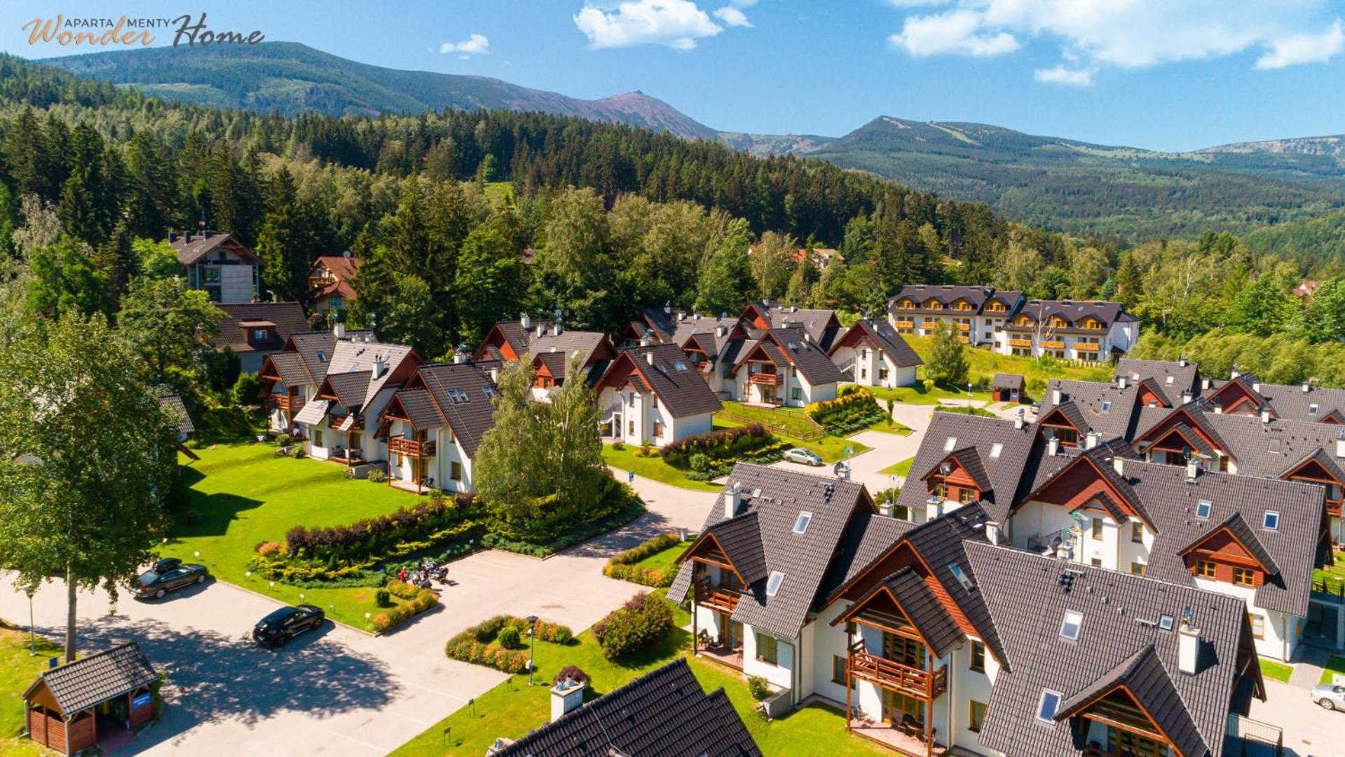 Wonder Home - Domki górskie na osiedlu dozorowanym, z kominkami i placem zabaw