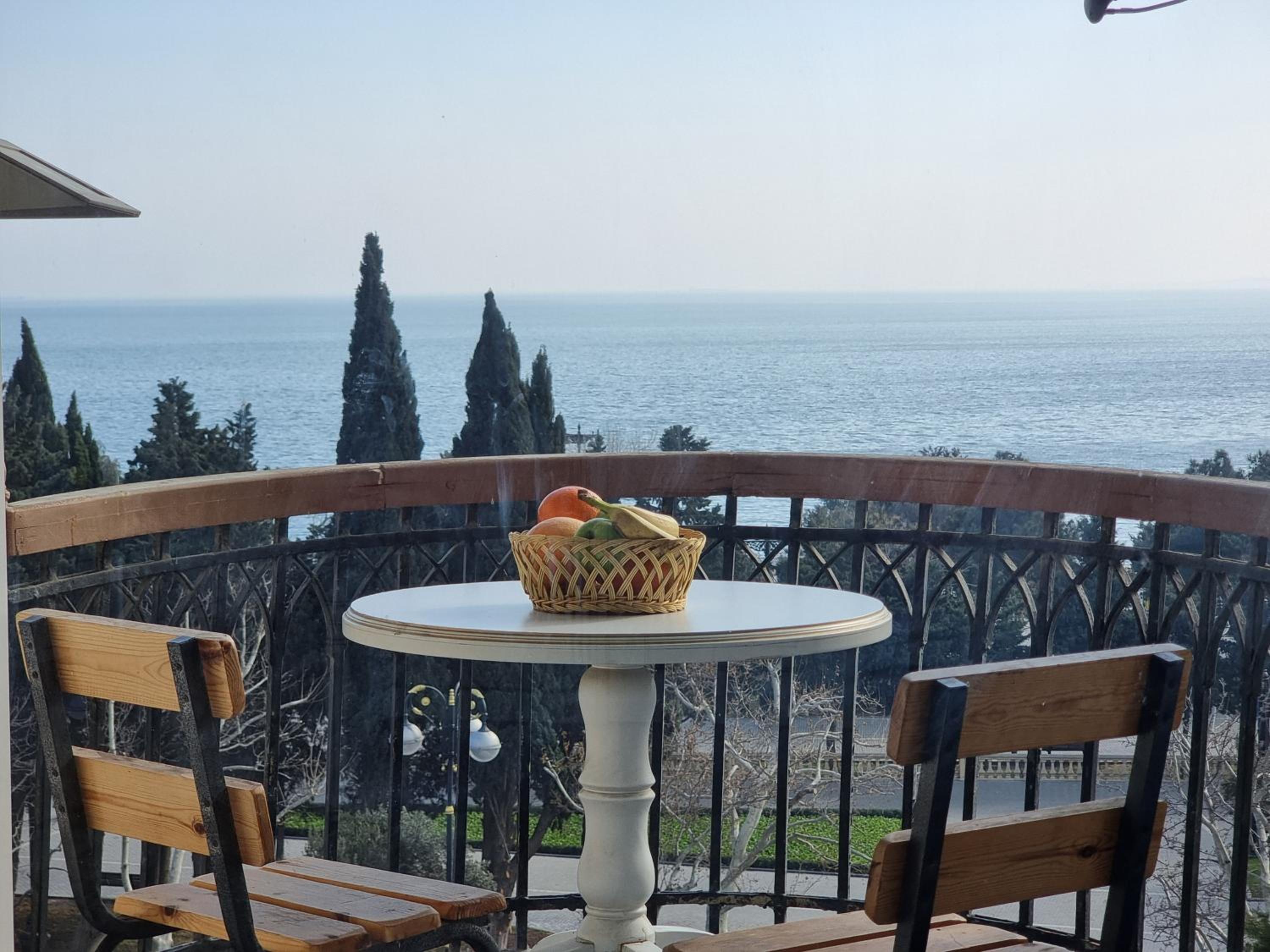 Maiden sea view