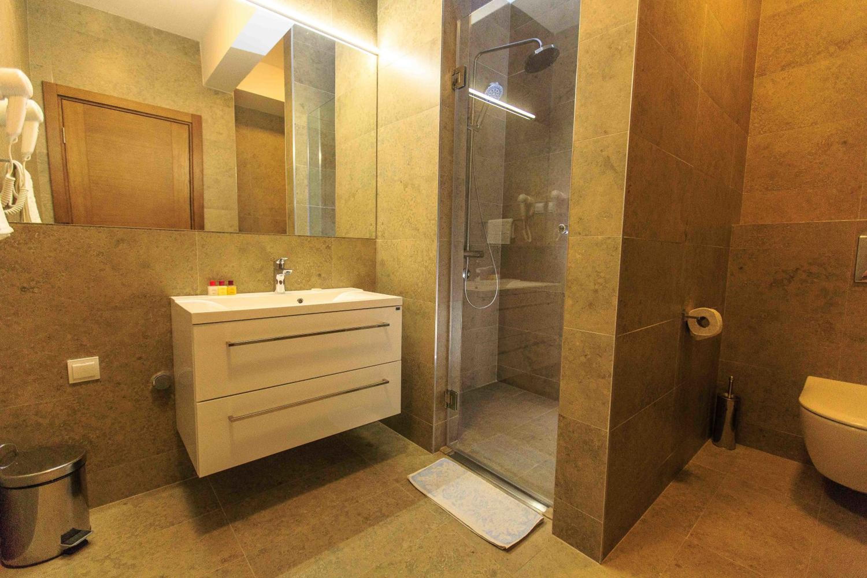 Apartments Kuce Lekovica Beach & snack bar- Bistro