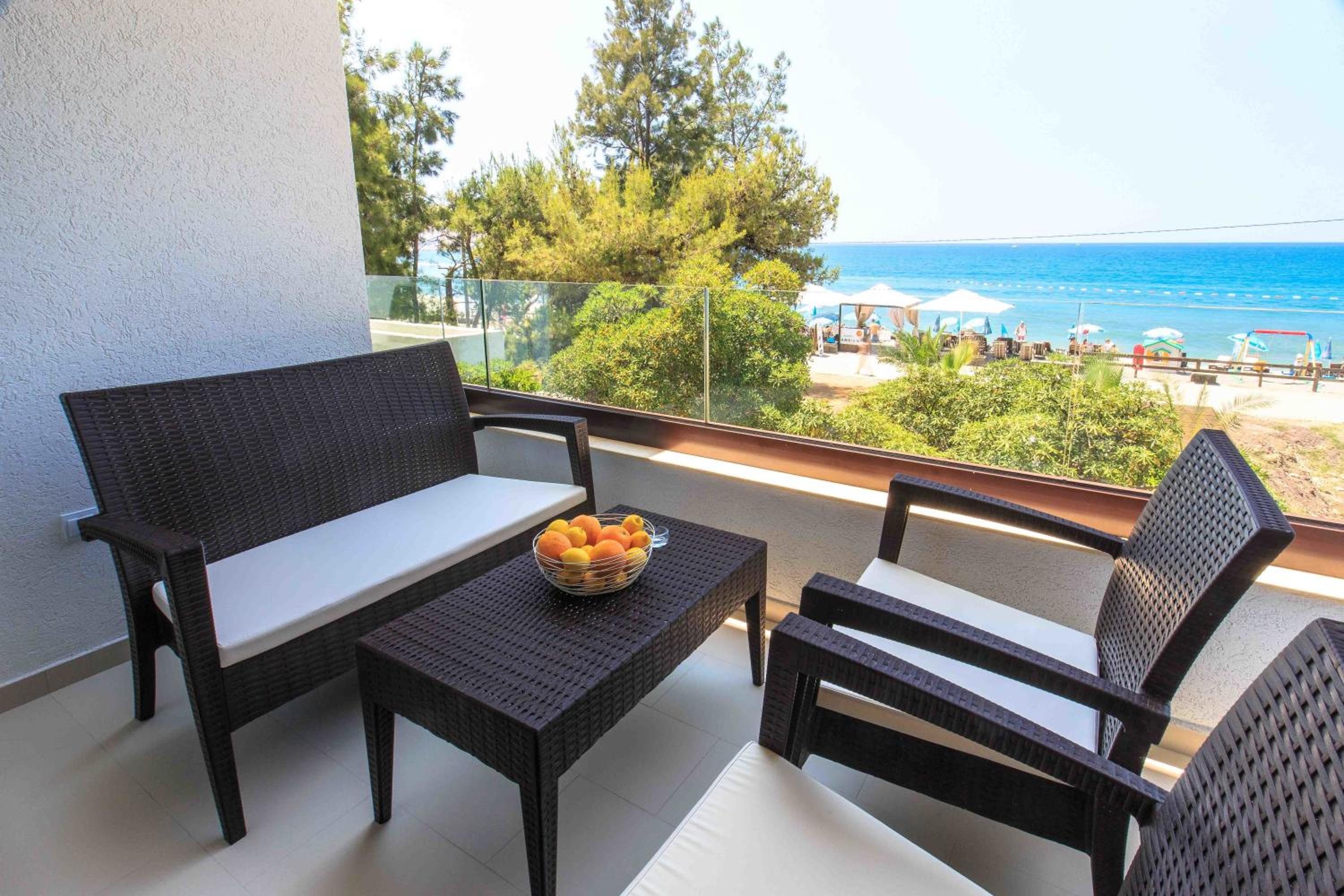 Apartments Kuce Lekovica Beach & snack bar- Bistro