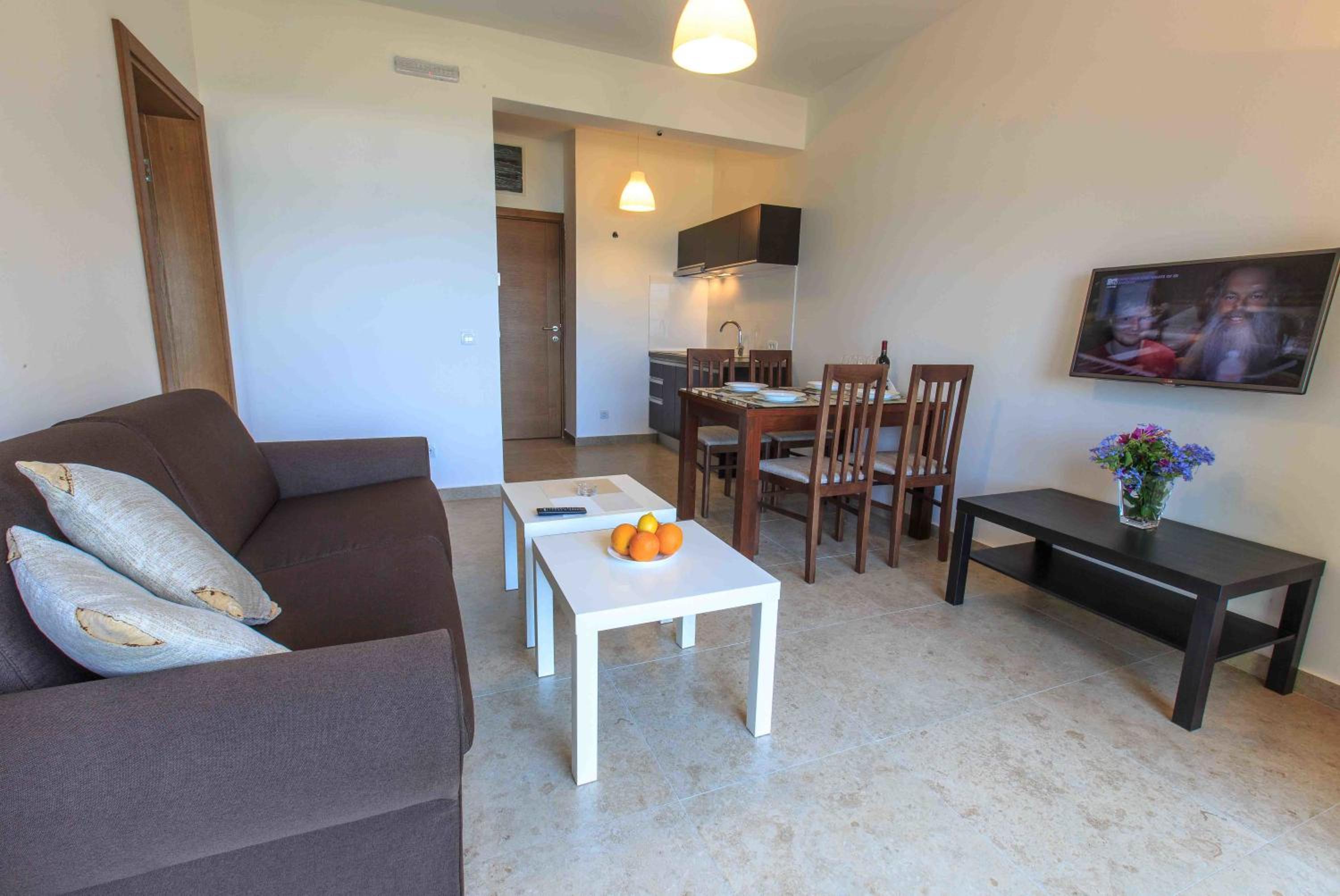Apartments Kuce Lekovica Beach & snack bar- Bistro