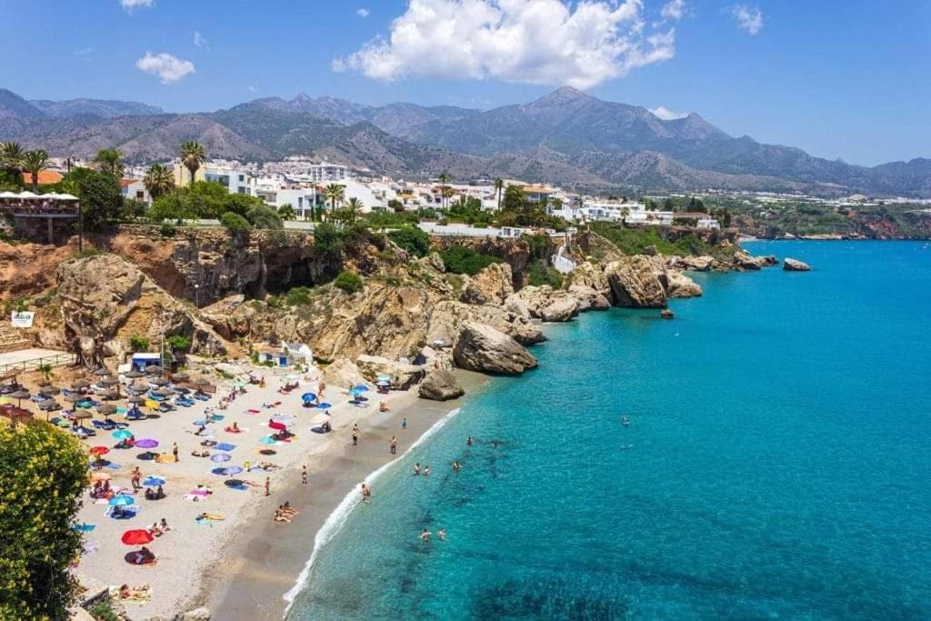Nerja centro, playa carabeo