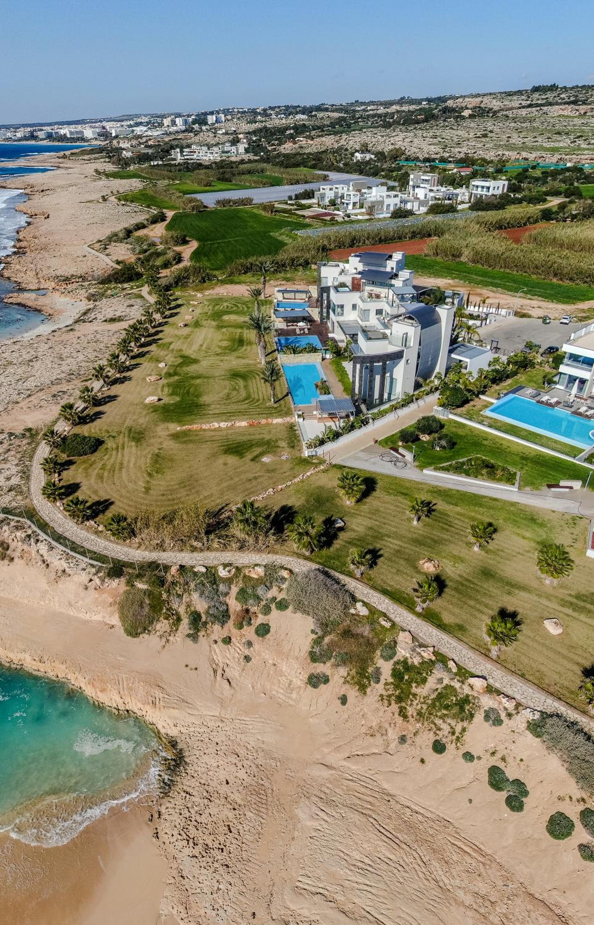 Beachfront Luxury Villa Glory