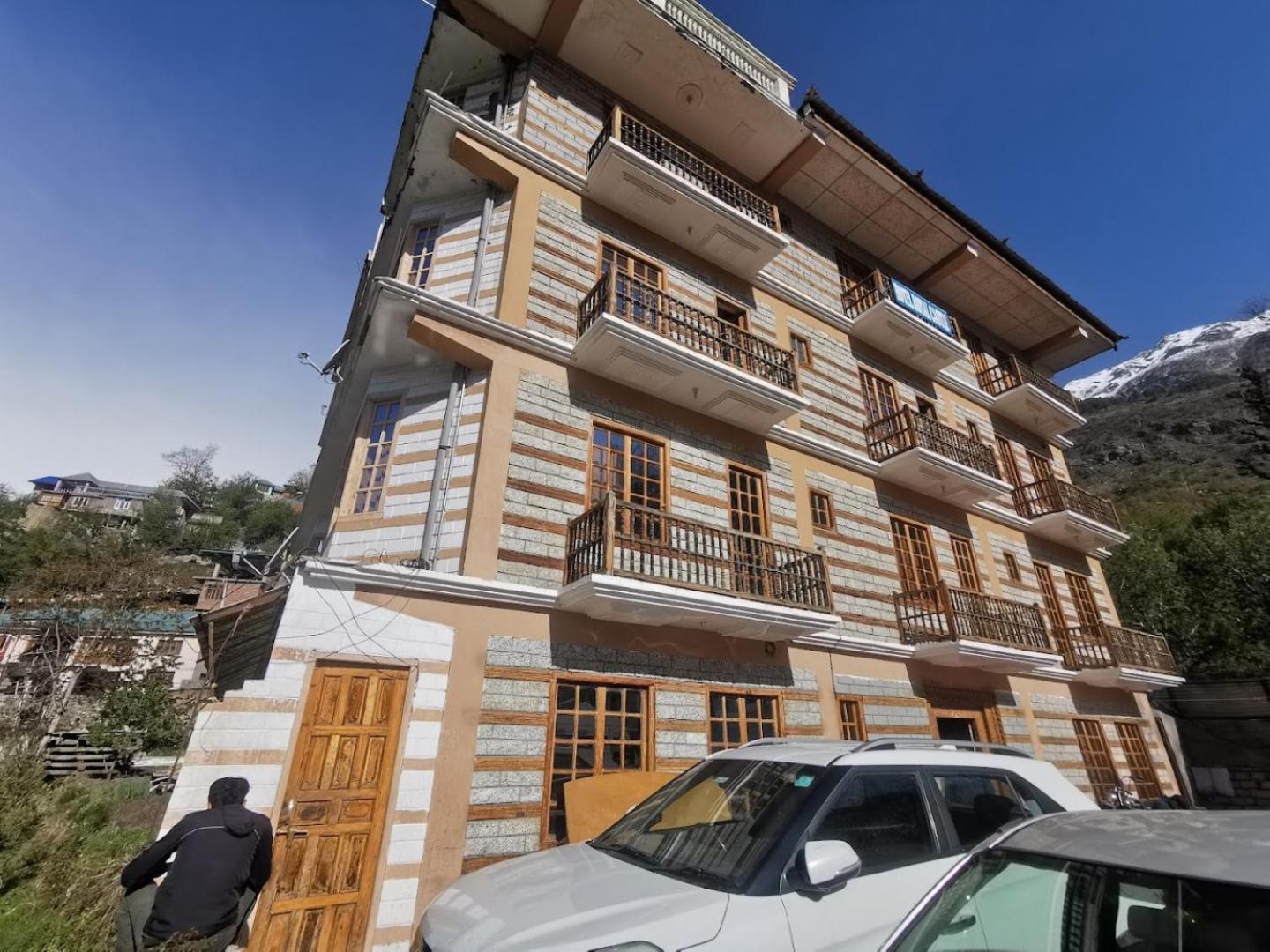 Hotel Royal Castle, Kamru