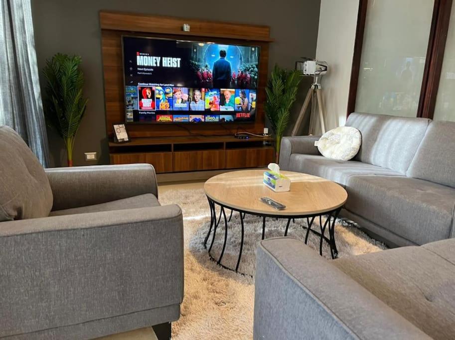 Lovely 2BR Apartment with Garden and Barbecue Area