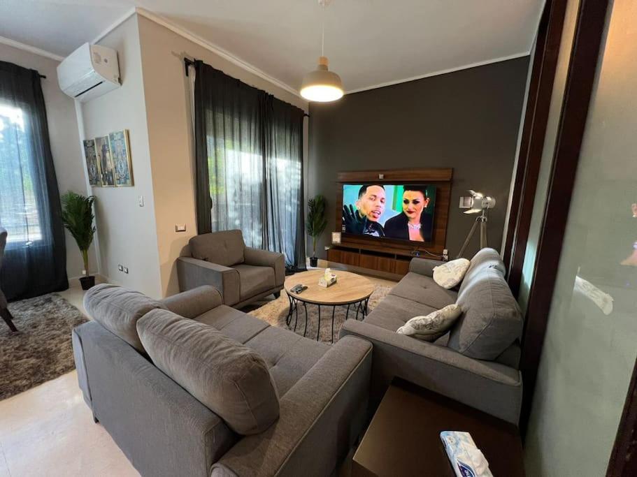 Lovely 2BR Apartment with Garden and Barbecue Area