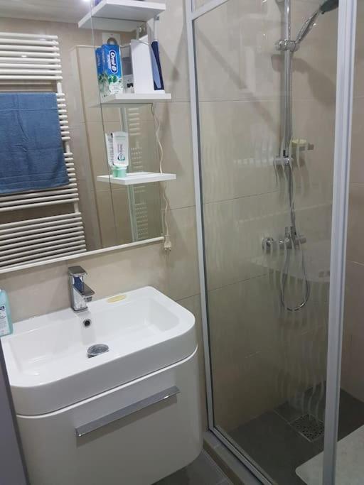 Lovely Bourg house 4 pers 2 bedr 2 bath Wifi