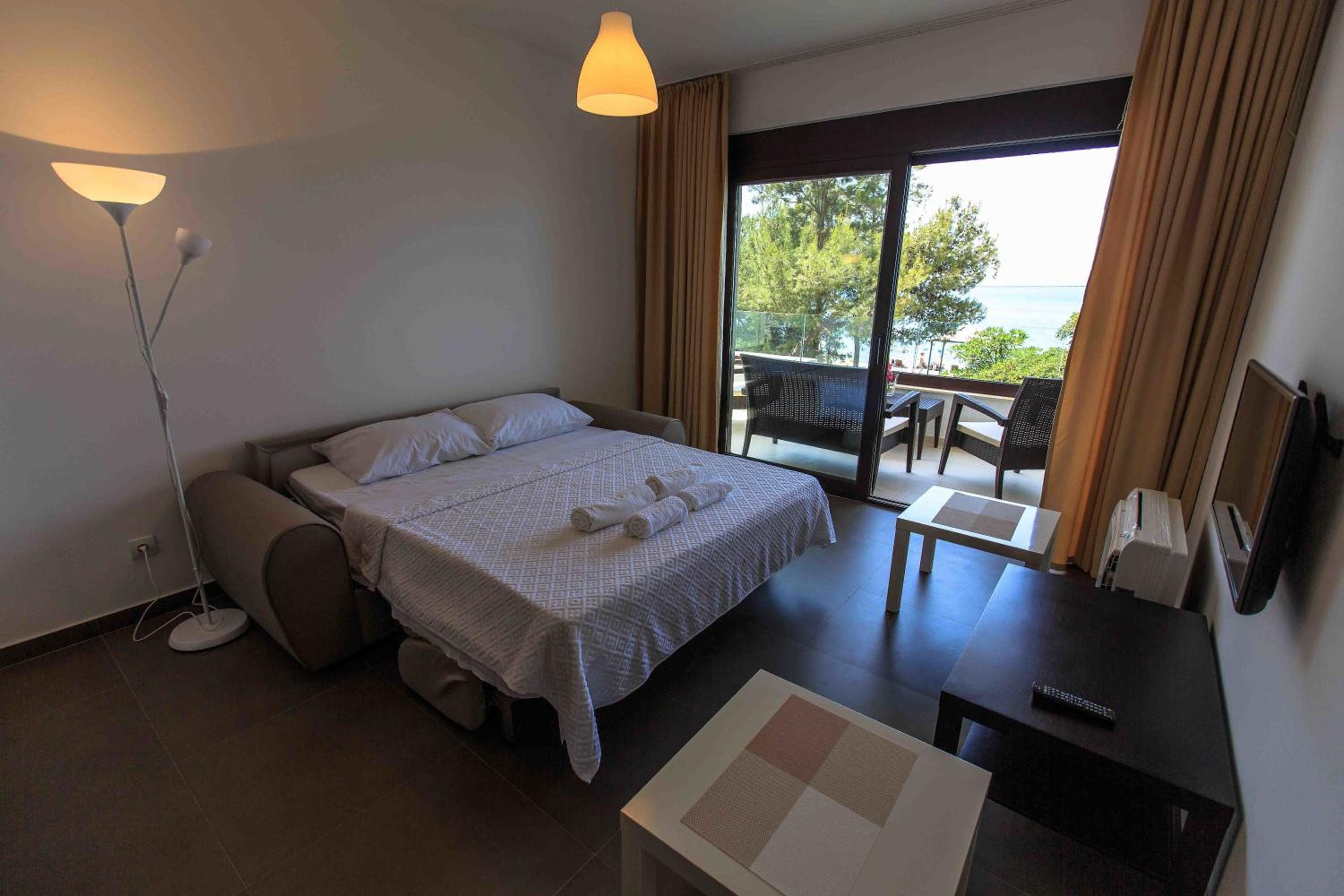 Apartments Kuce Lekovica Beach & snack bar- Bistro