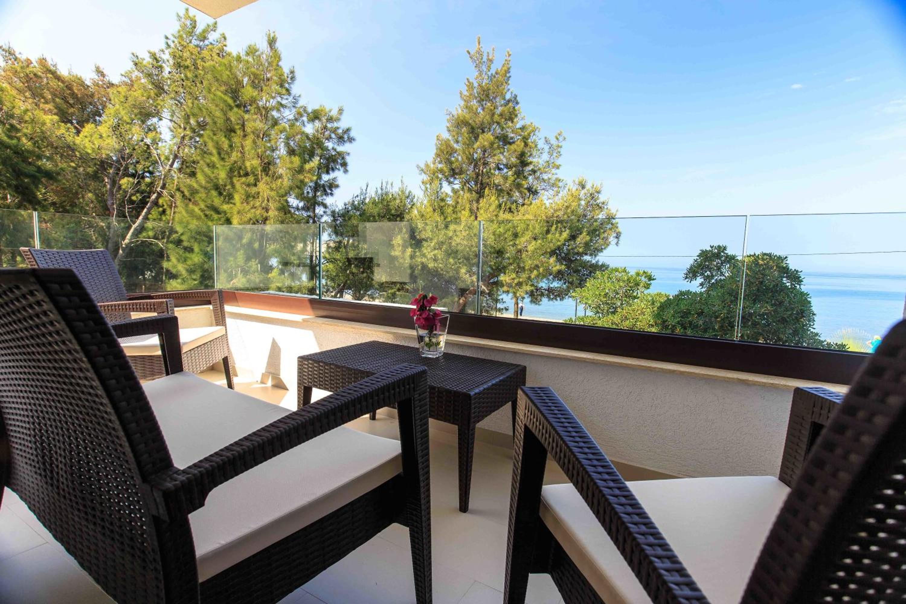 Apartments Kuce Lekovica Beach & snack bar- Bistro