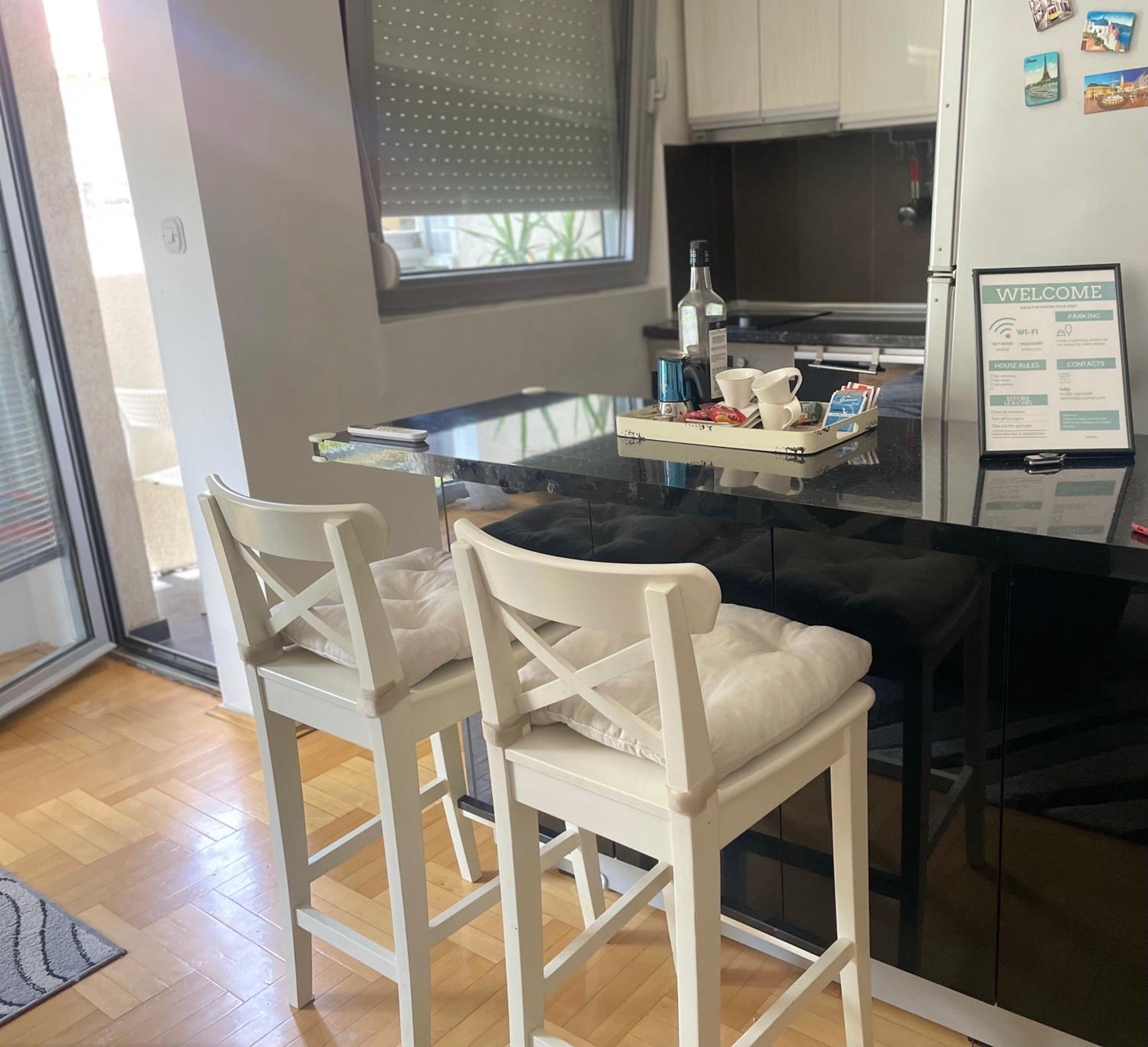 Charming Modern Condo near City Center Free Parking & Fully Equipped