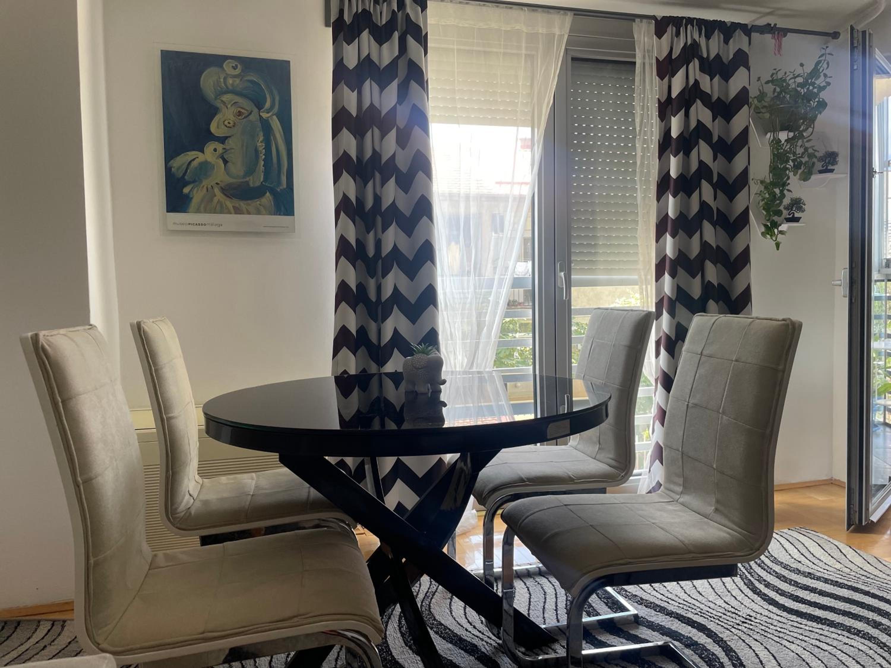 Charming Modern Condo near City Center Free Parking & Fully Equipped
