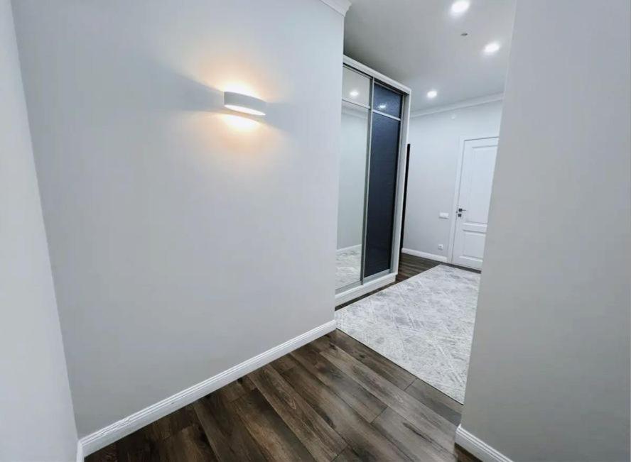 Central Avenue view 4