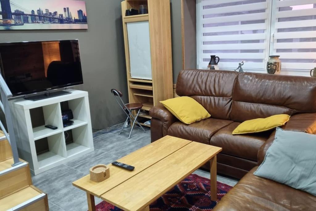 Slim's Cocoon House next to airport for 2à3 pers