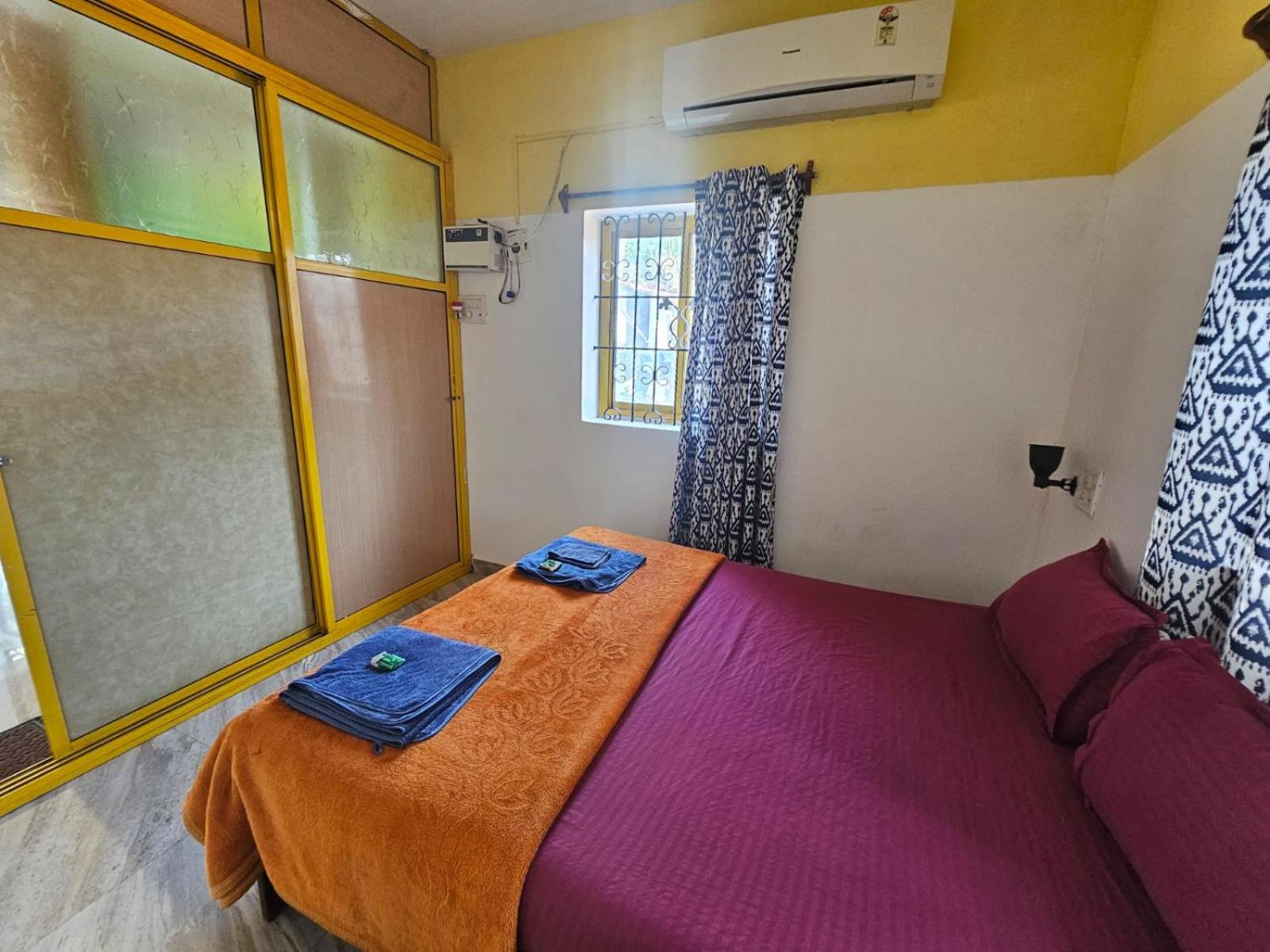 CURLIES YELLOW HOUSE