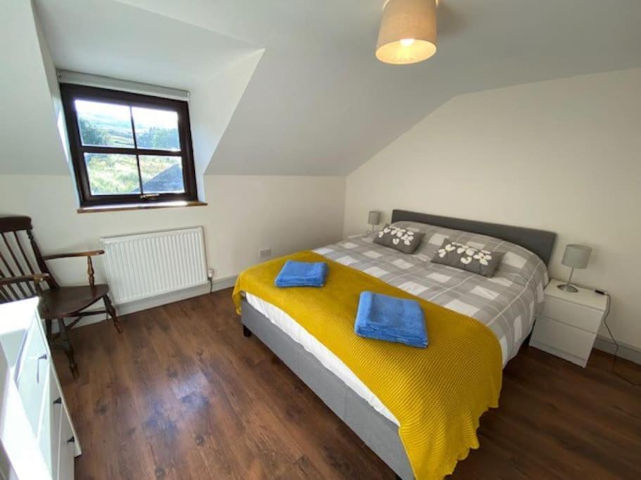 Traditional Welsh cottage in Llanberis view 5