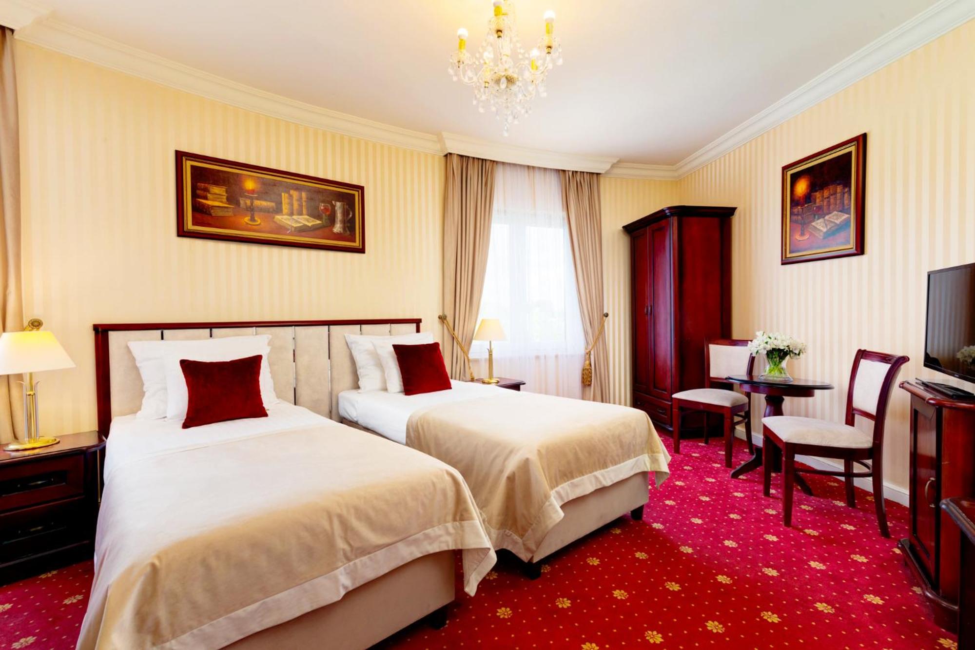 Pałacyk Otrębusy Business & Spa