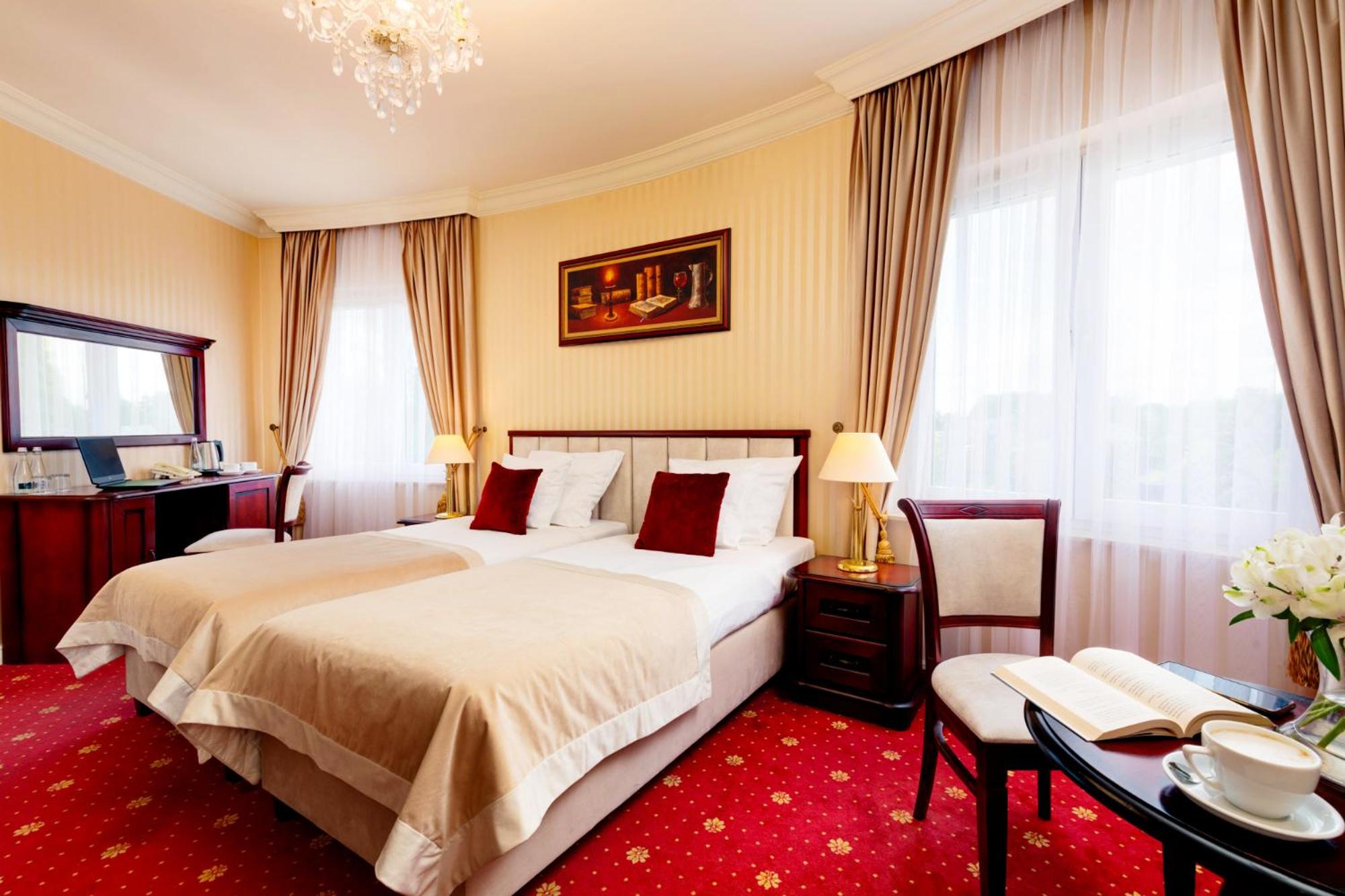 Pałacyk Otrębusy Business & Spa