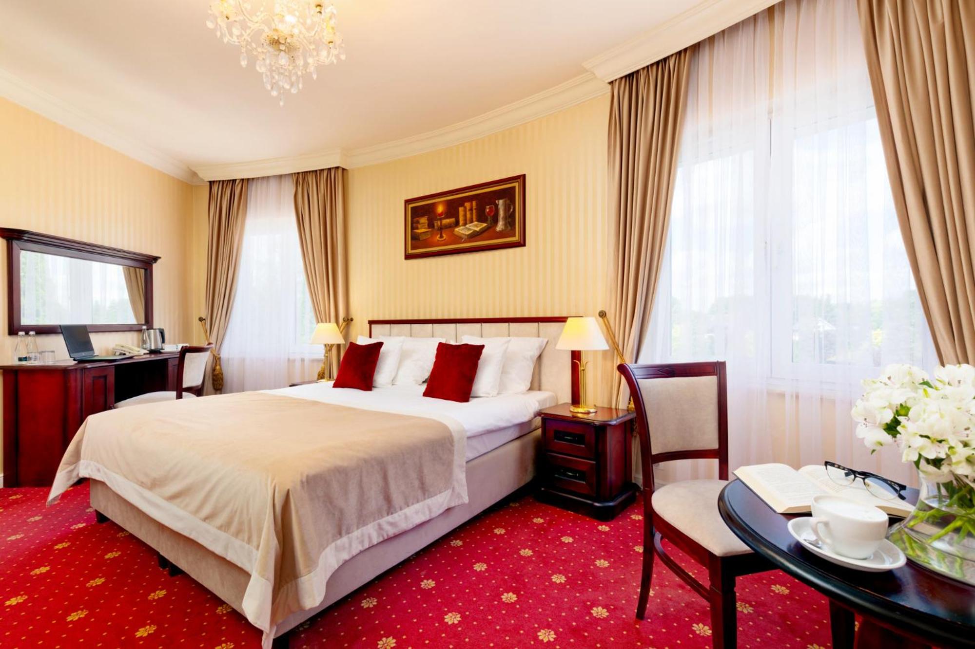 Pałacyk Otrębusy Business & Spa