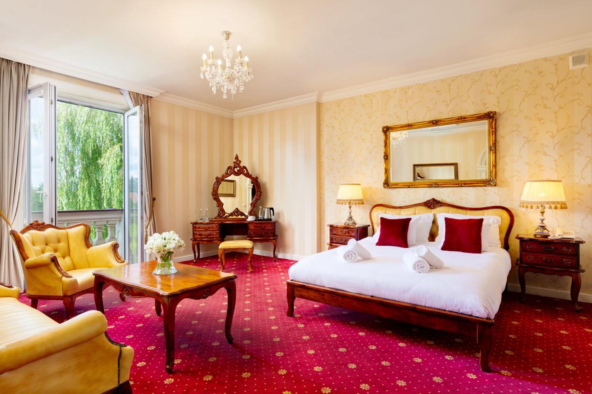 Pałacyk Otrębusy Business & Spa