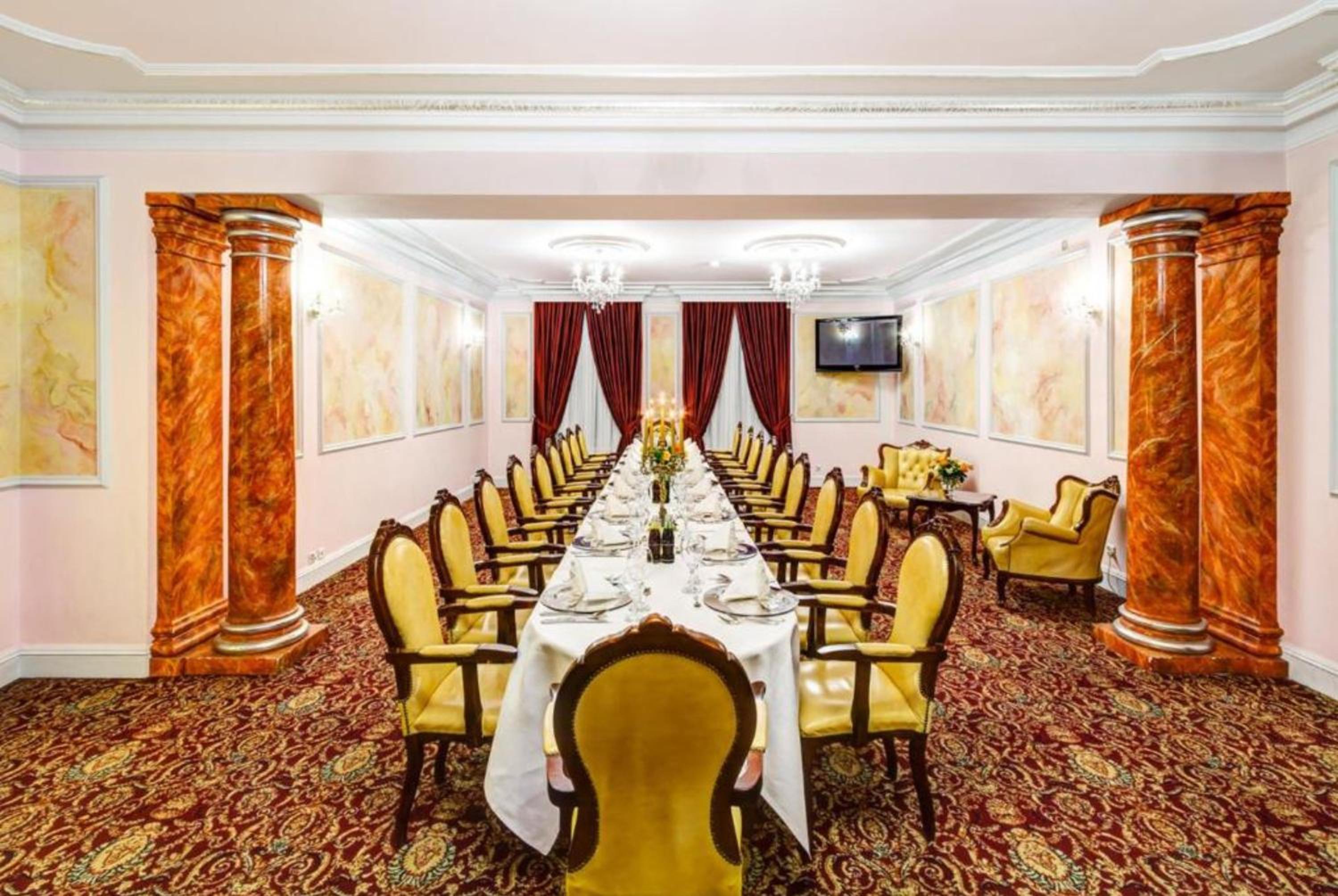 Pałacyk Otrębusy Business & Spa