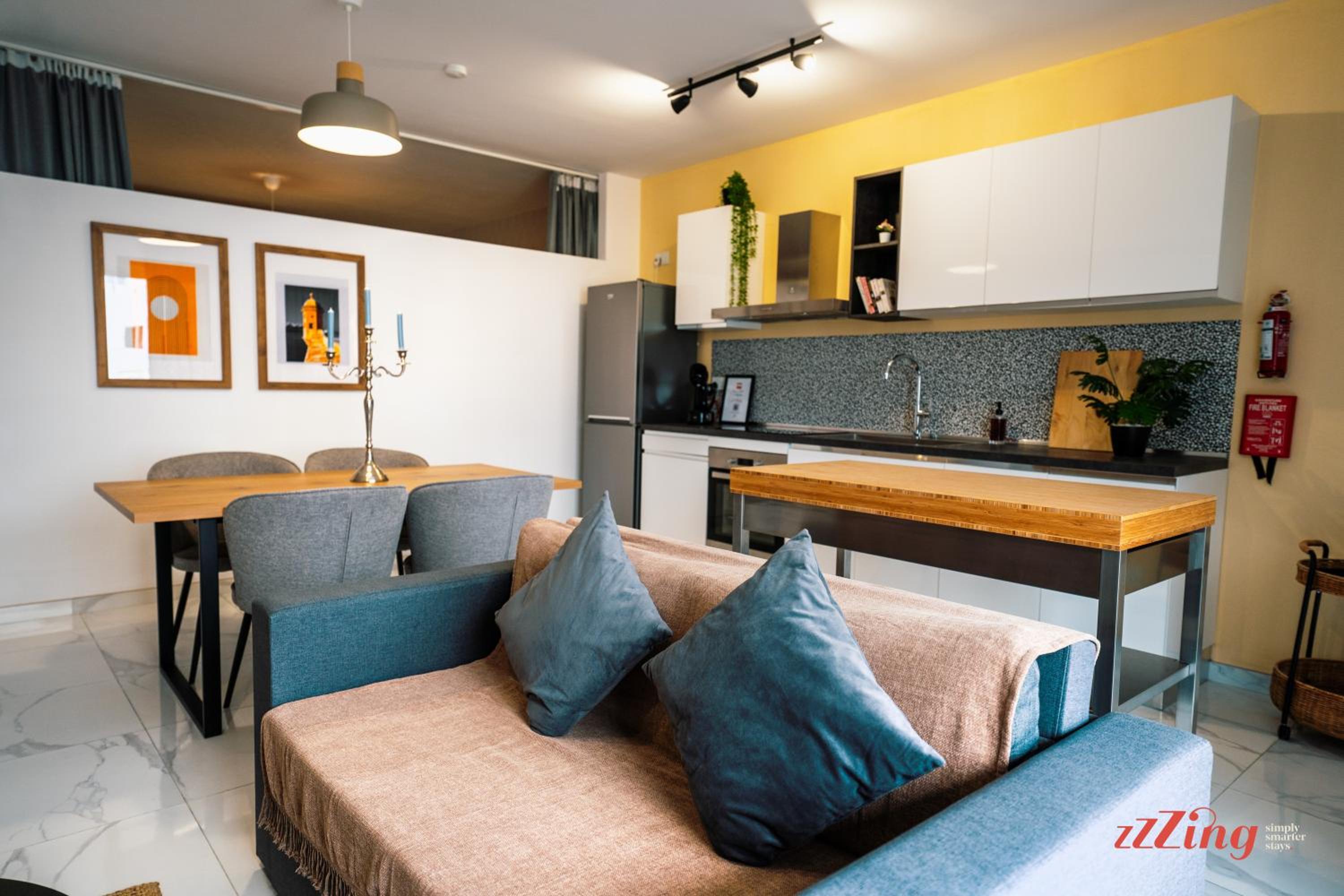 A Stylishly Chic Holiday Home photo 3