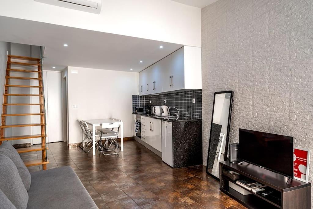 Cozy Ground Floor Studio with AC and Loft Bedroom by Lisbeyond view 4