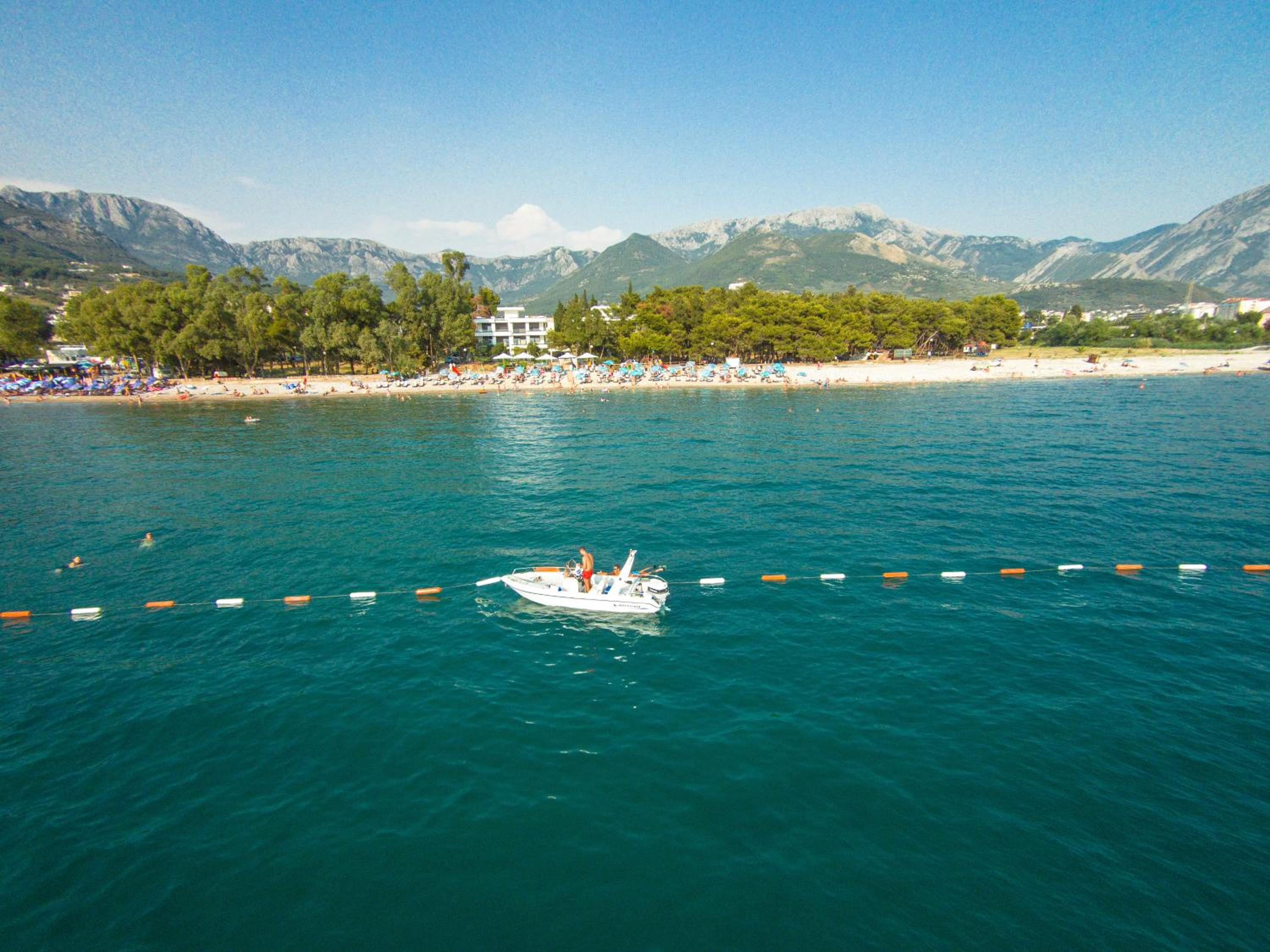Apartments Kuce Lekovica Beach & snack bar- Bistro