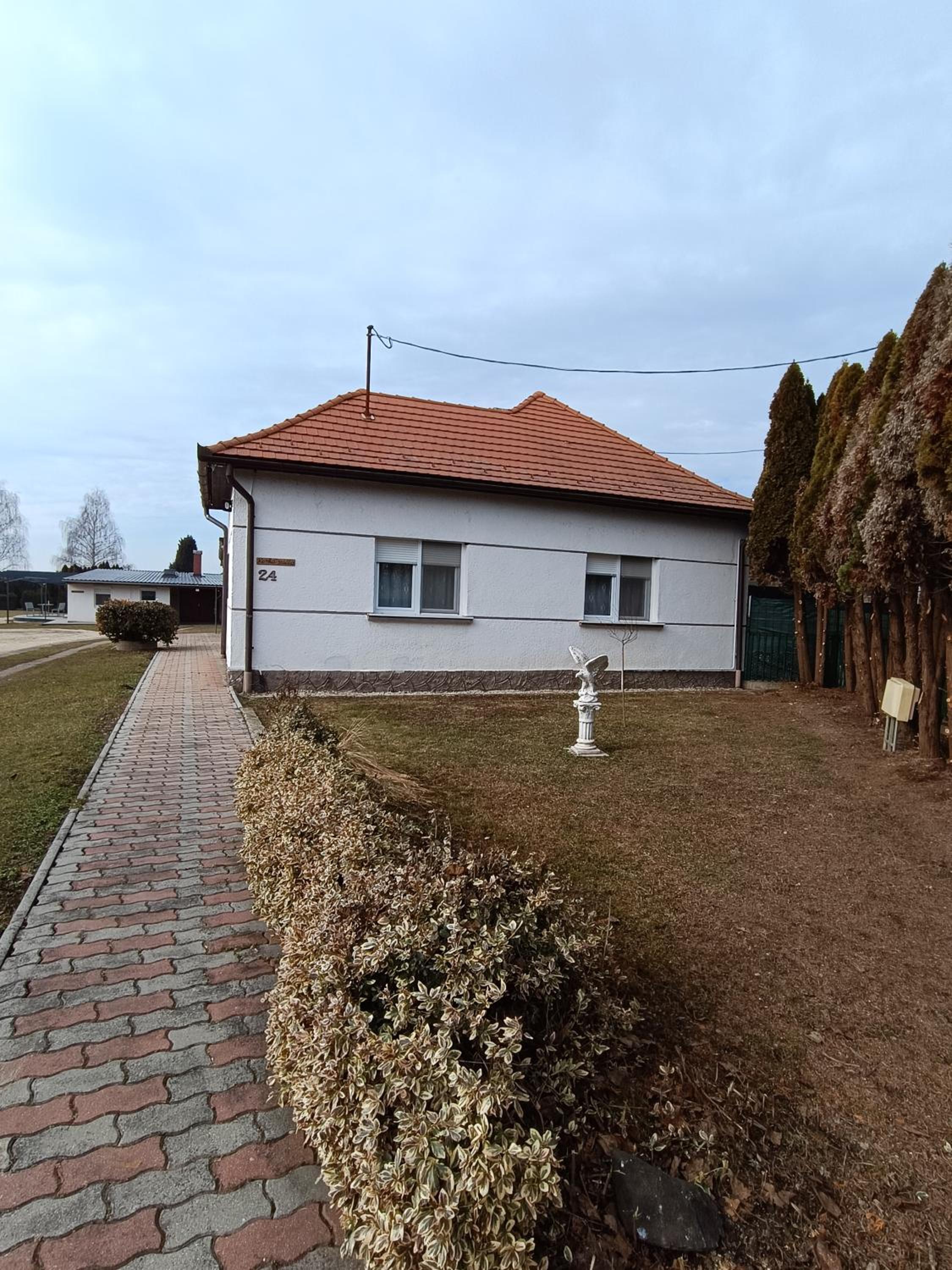 Photo 33