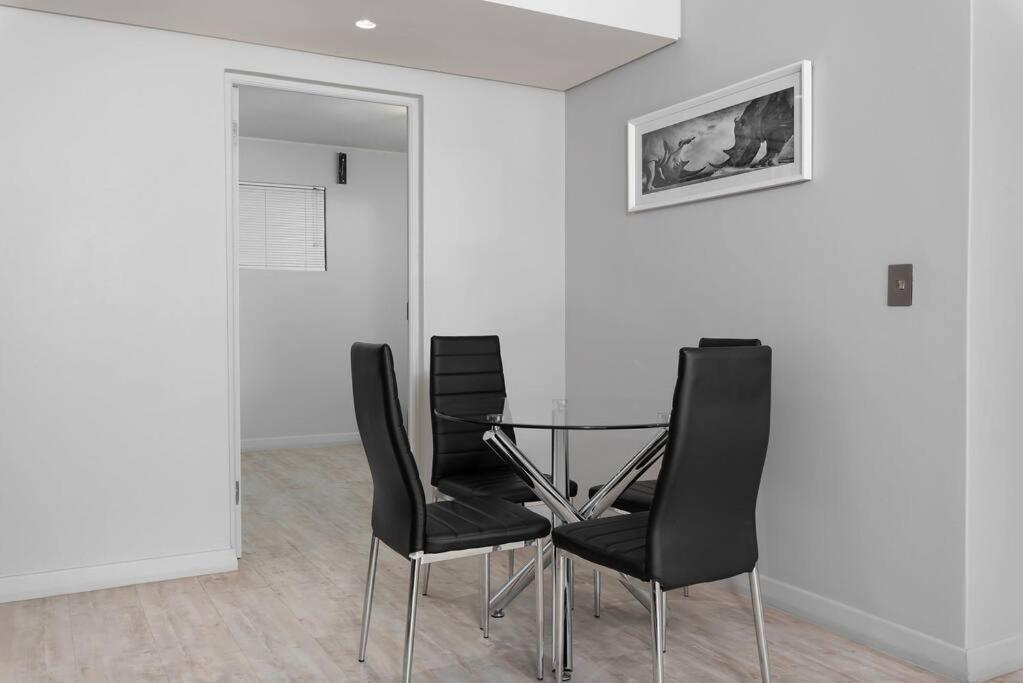 Large and Spacious Apt in De Waterkant next to V&A view 4