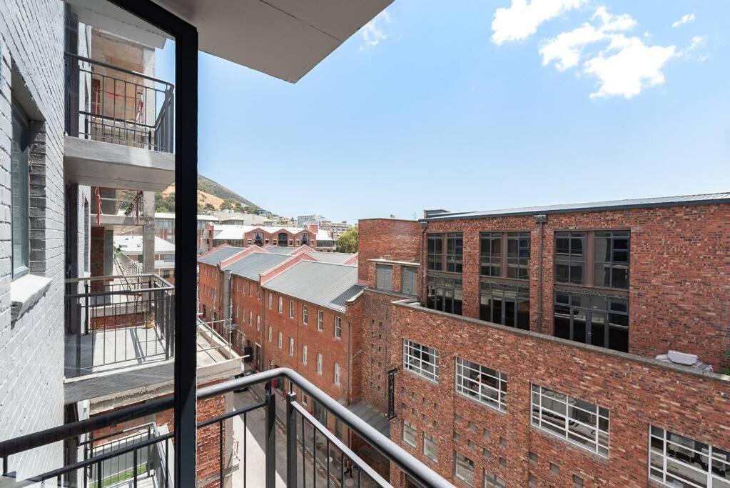 Large and Spacious Apt in De Waterkant next to V&A view 3