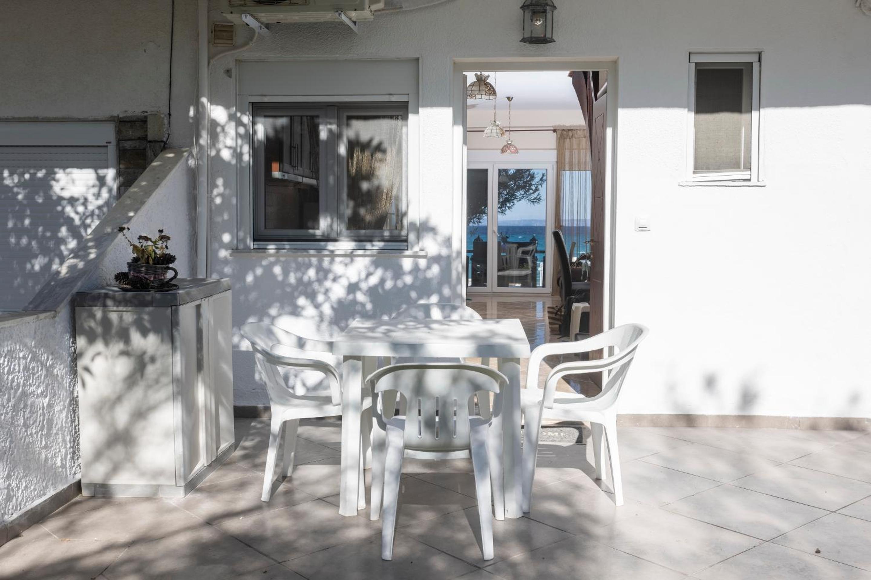 Kapa Maisonette - Beachfront, 3 min walk to Mamalouka view 5
