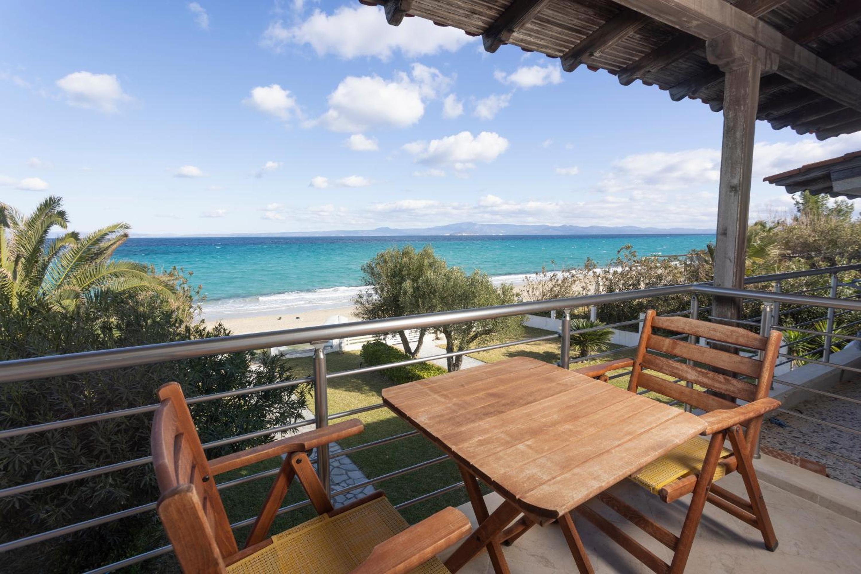 Kapa Maisonette - Beachfront, 3 min walk to Mamalouka view 3
