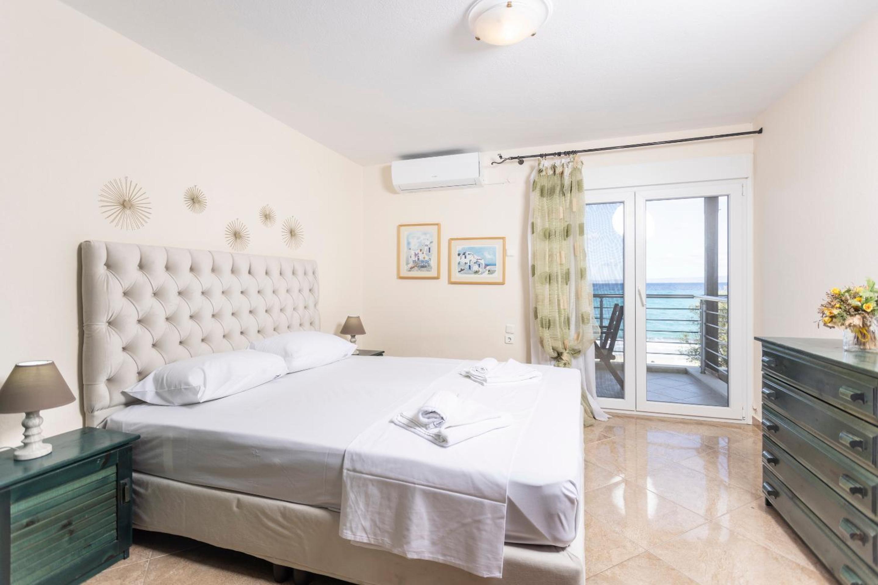 Kapa Maisonette - Beachfront, 3 min walk to Mamalouka view 4