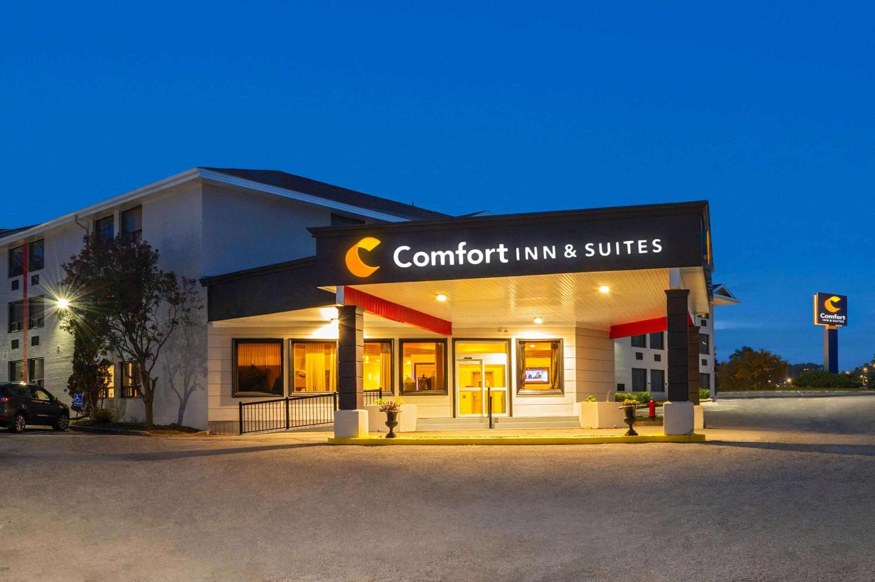 Barrie Vacations - Comfort Inn  Suites - Property Image 5