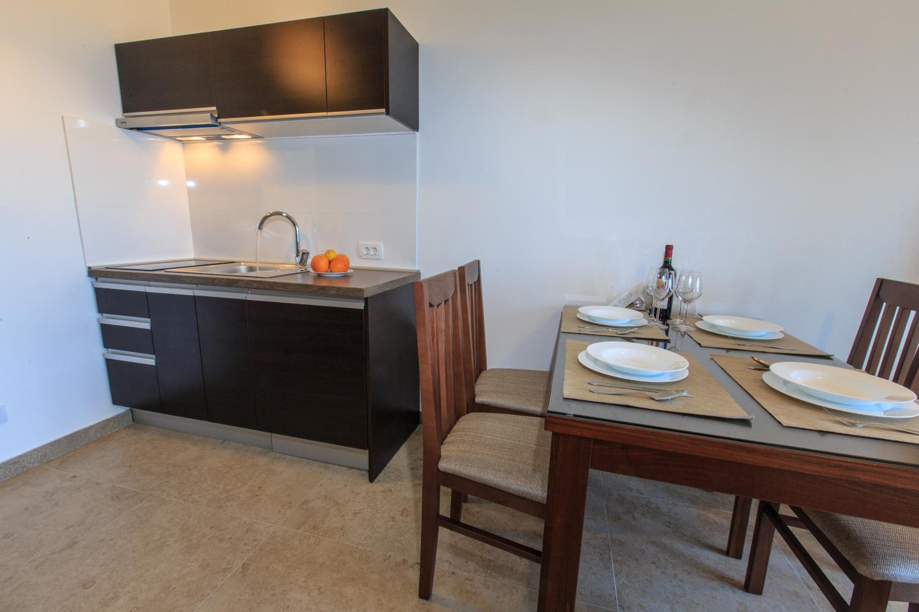 Apartments Kuce Lekovica Beach & snack bar- Bistro