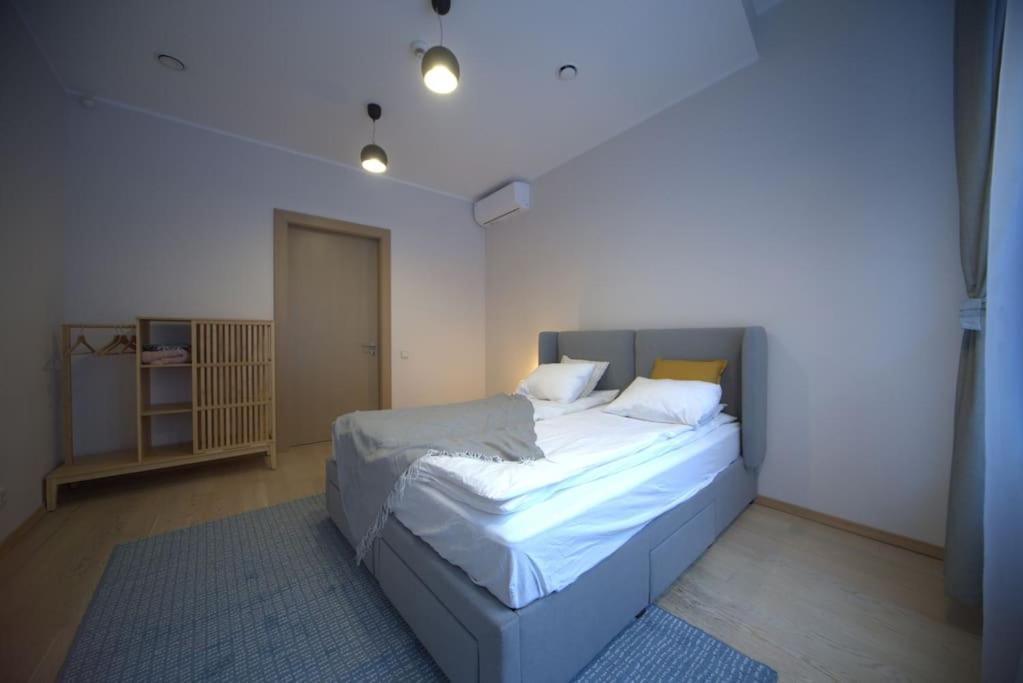 3 bedroom apartment in the Old/T view 5